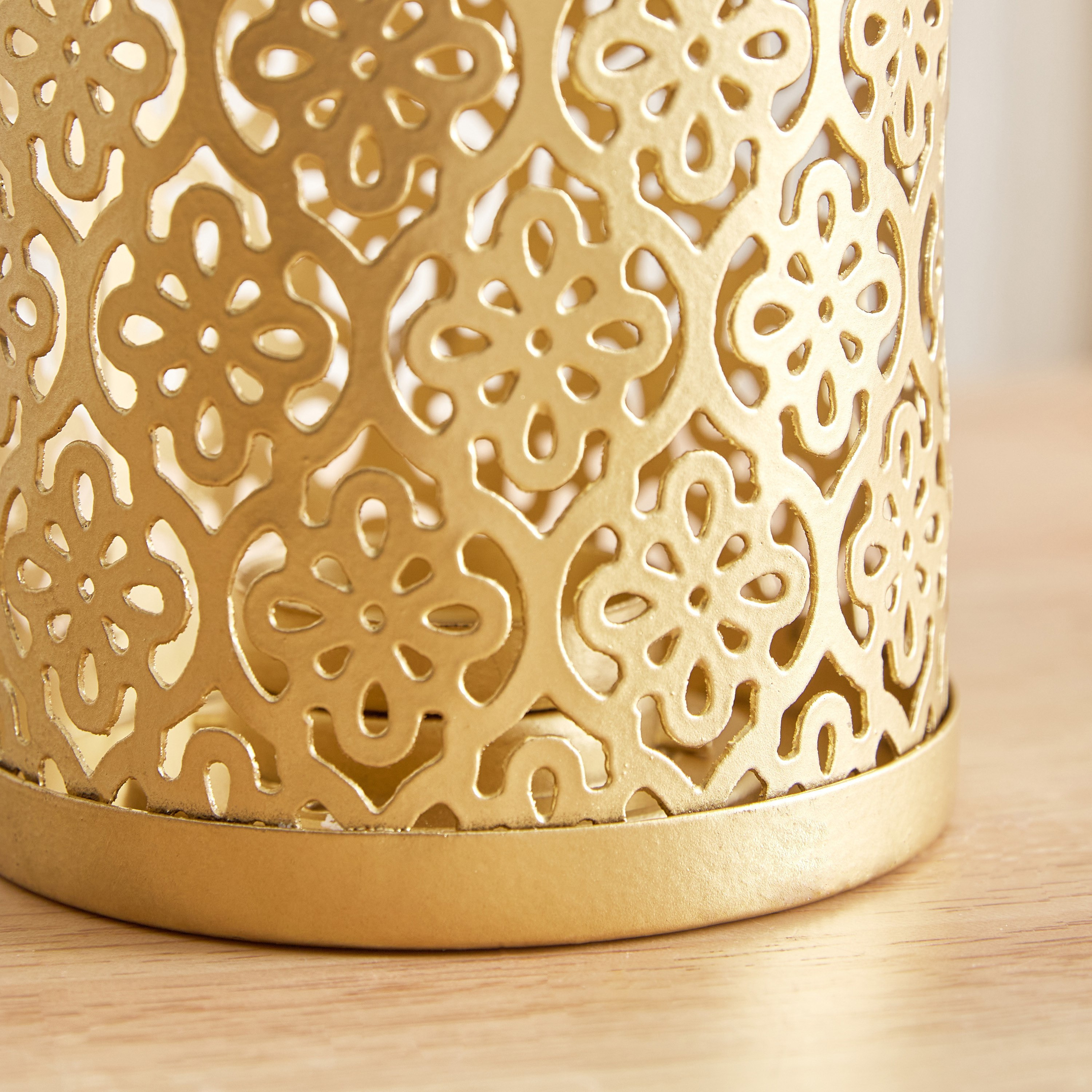 فانوس باروك معدن بتصاميم مفرغة من ليفين - 11x11x18 سم-hbxdecorandfurnishings-homeaccessories-lanterns-image-4
