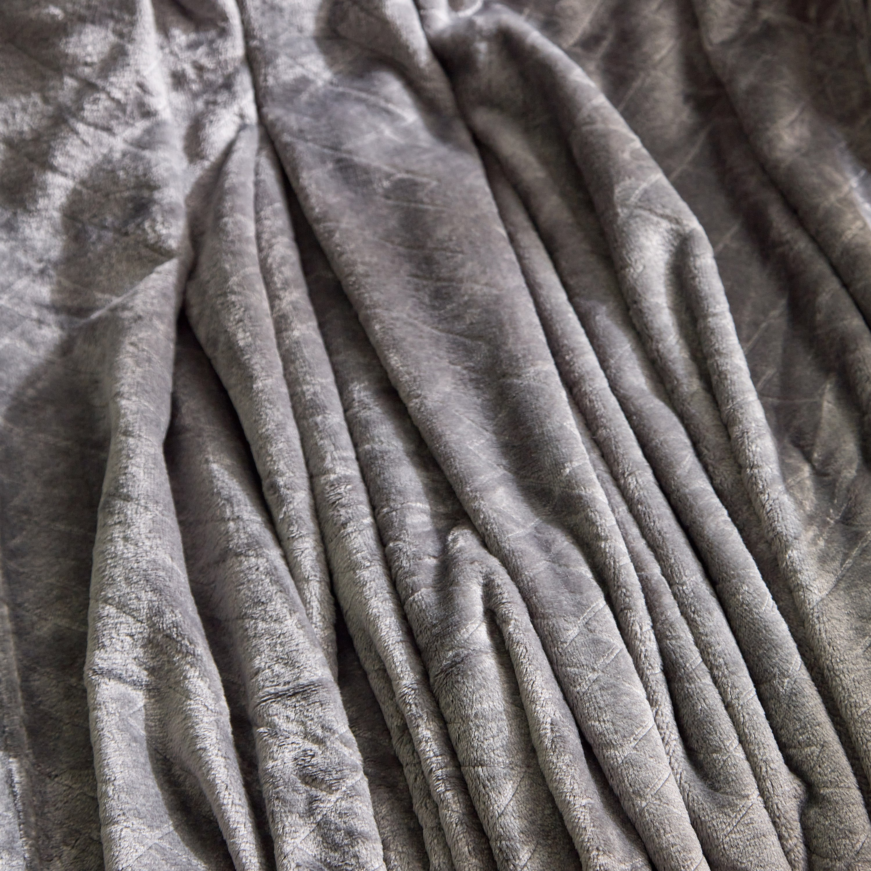 Lavish Diamond Embossed Throw - 130x180 cm-hbxhomeware-hbxbedroom-image-3