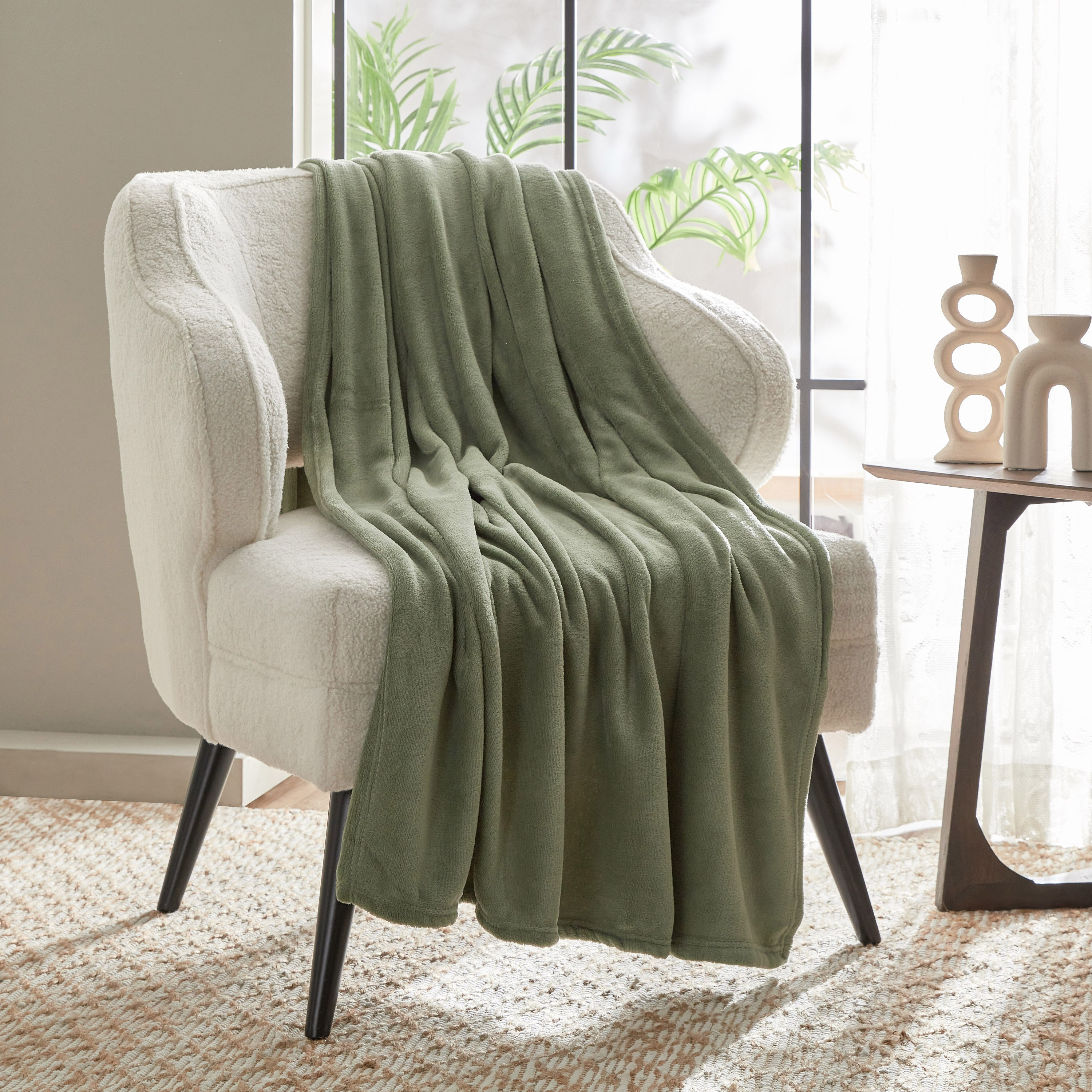 بطانيّة خفيفة صوف كورال سادة من أونتاريو - 170x120 سم-hbxhomeware-hbxbedroom-image-1