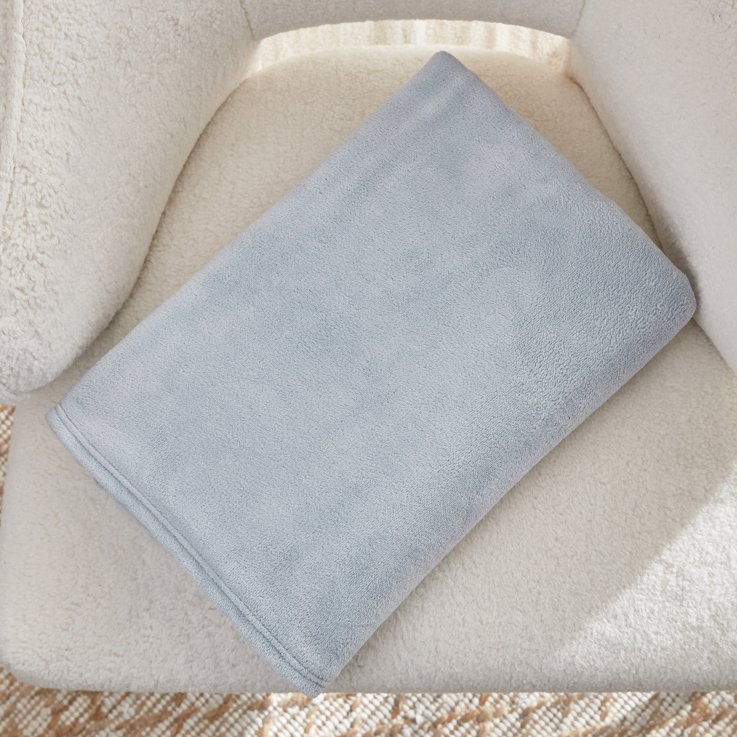 Ontario Solid Coral Fleece Throw - 120x170 cm-hbxhomeware-hbxbedroom-image-4