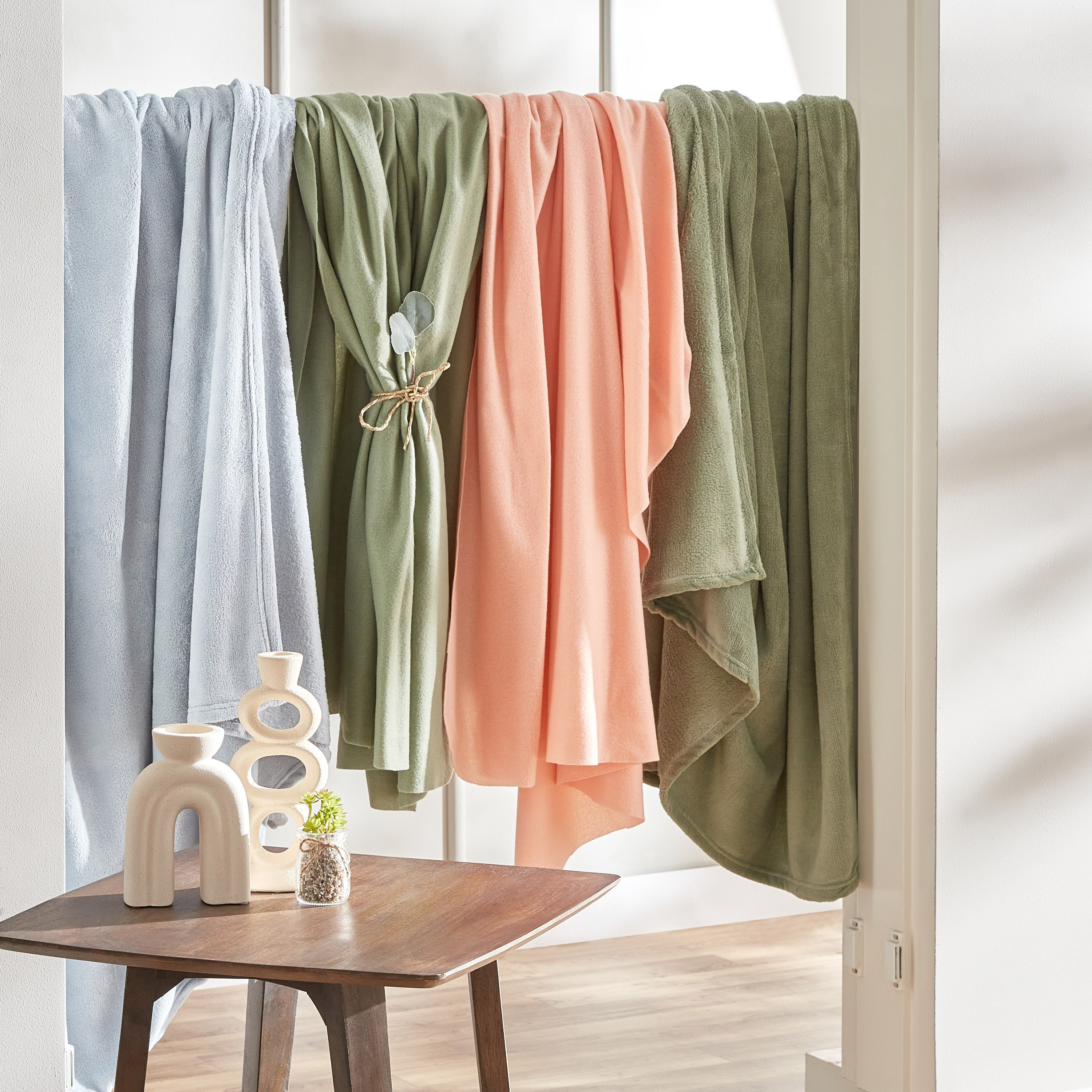 Ontario Solid Coral Fleece Throw - 120x170 cm-hbxhomeware-hbxbedroom-image-5