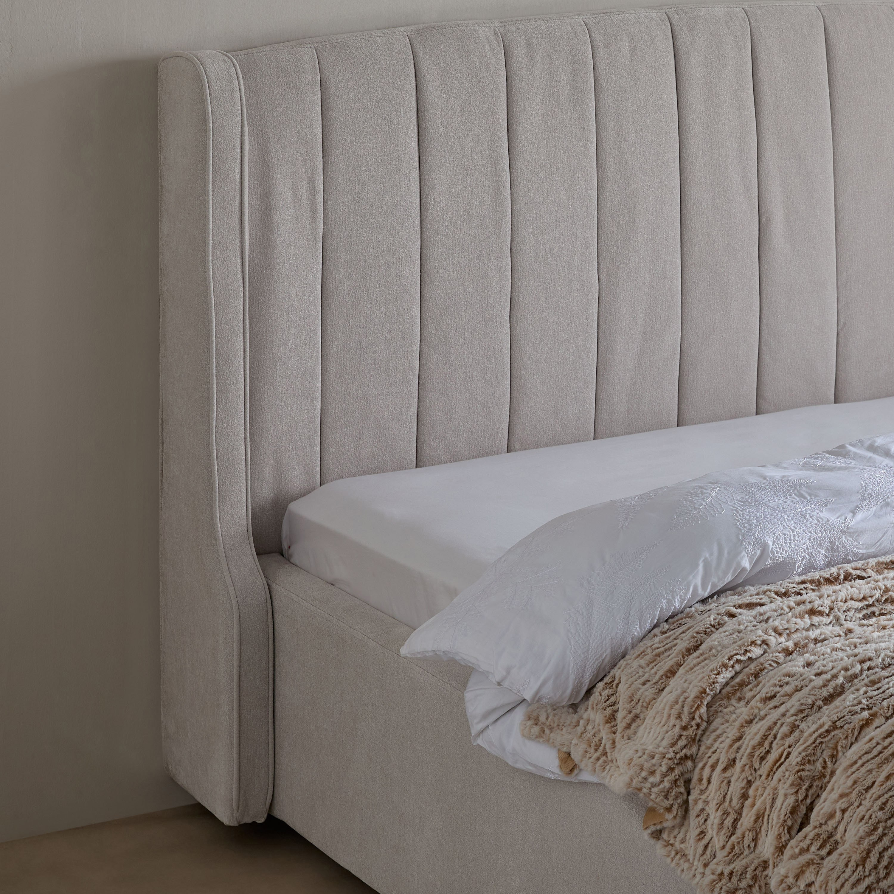 سرير كينج منجّد من داكوتا- 180x200 سم-hbxfurniture-bedsandbedsets-beds-king-image-3