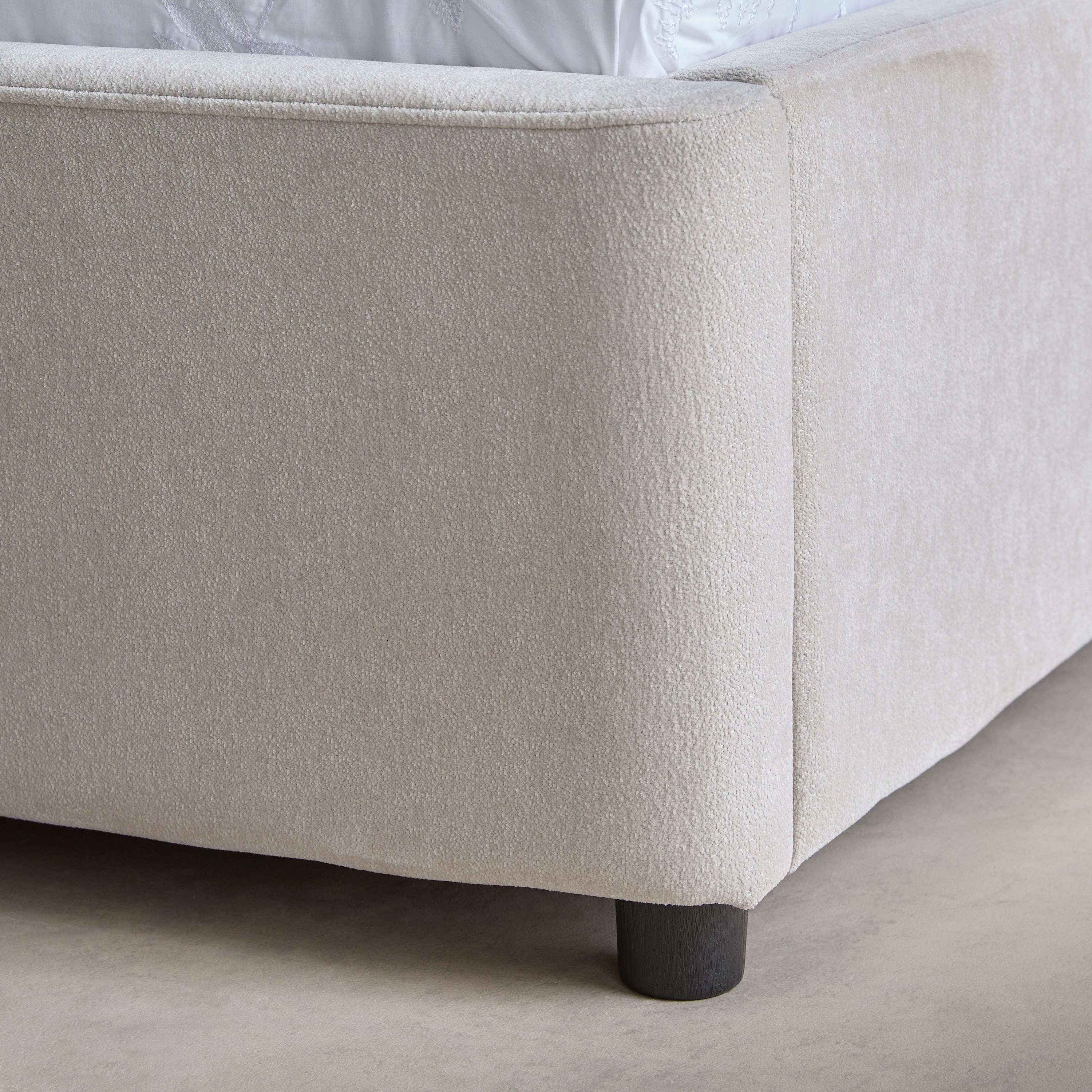 سرير كينج منجّد من داكوتا- 180x200 سم-hbxfurniture-bedsandbedsets-beds-king-image-7