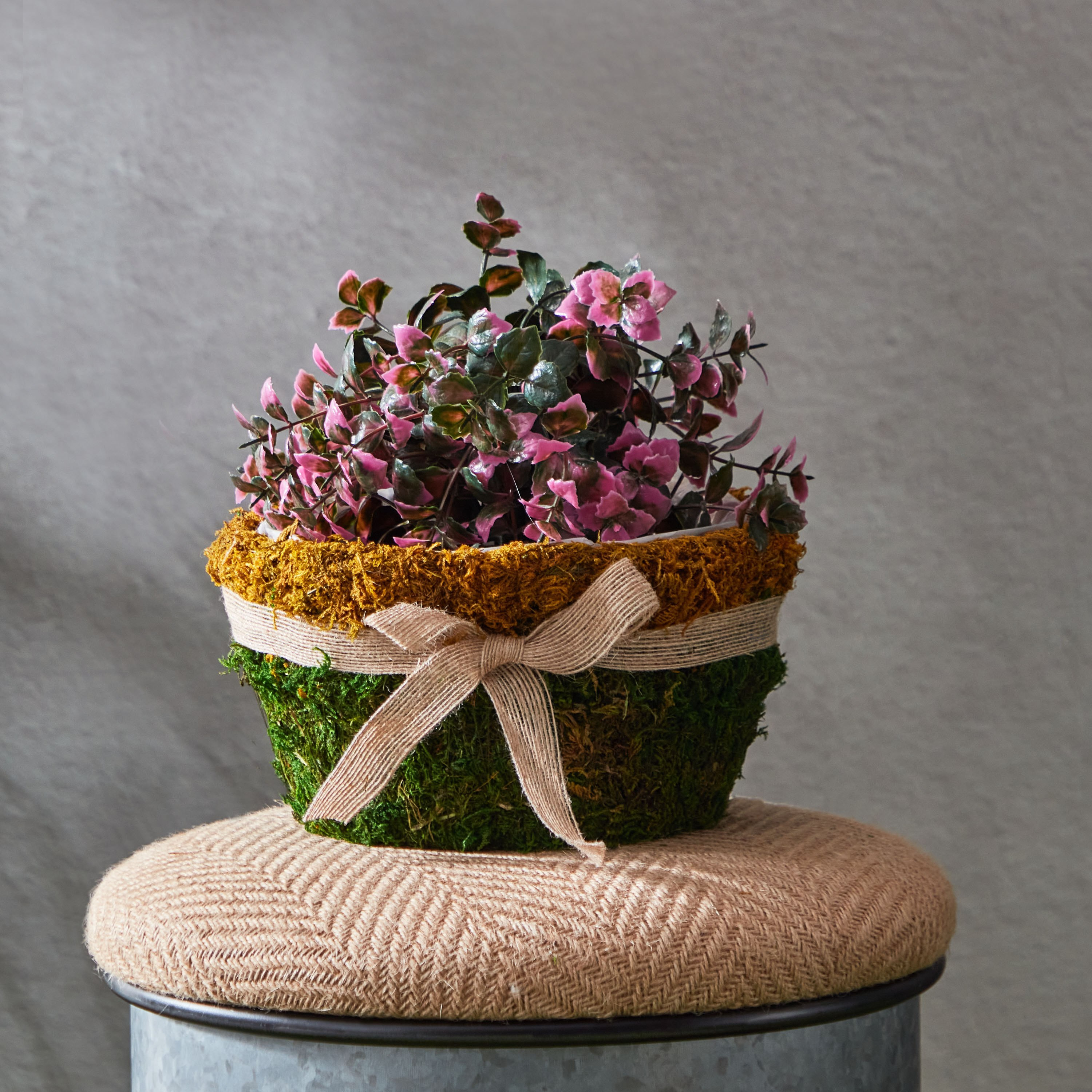 سلة من أعشاب طبيعية مع شريط من لامبر- 20x20x11 سم-hbxhomeware-hbxdecorandfurnishings-image-1
