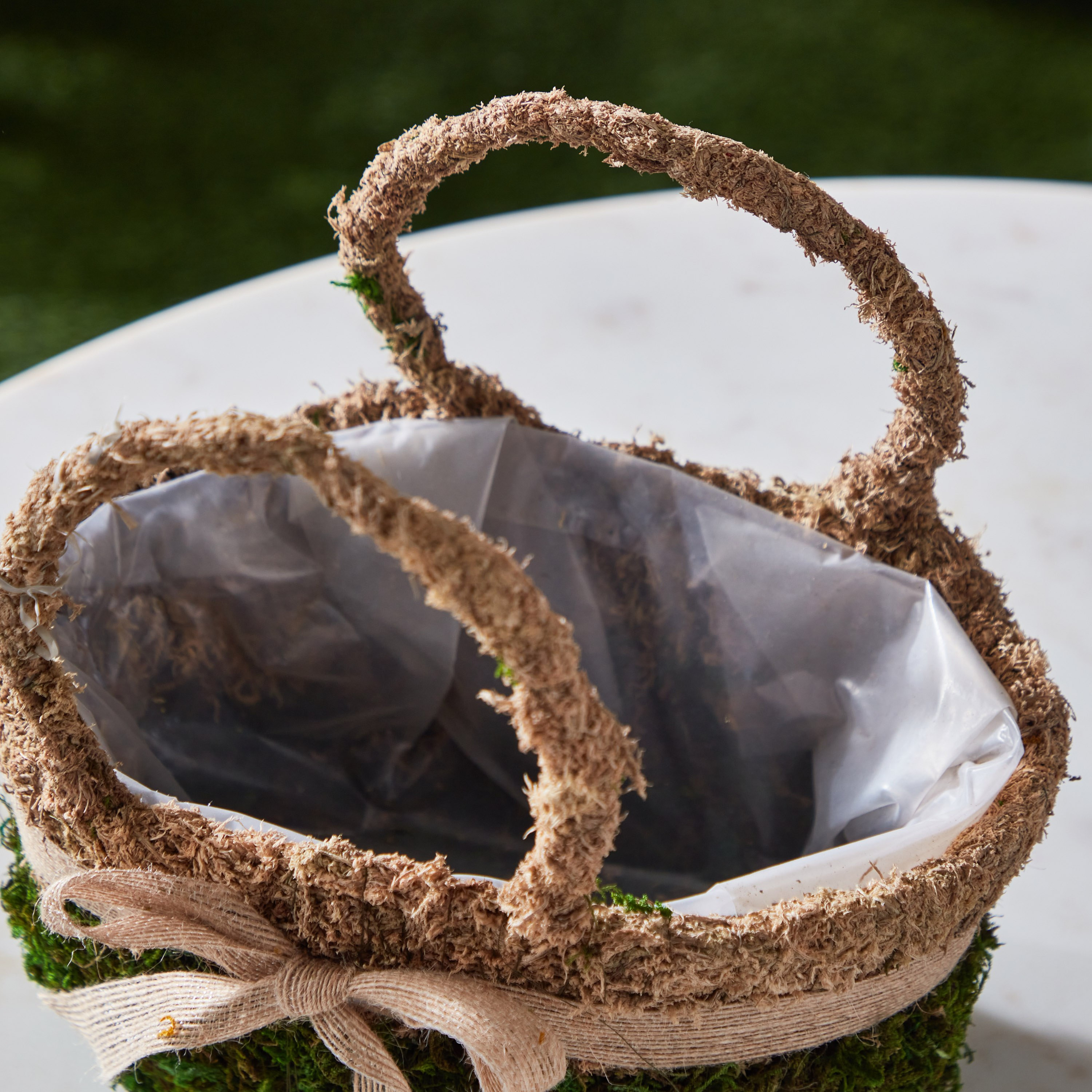سلة من أعشاب طبيعية مع مقبض من لامبر- 24x16x24 سم-hbxhomeware-hbxdecorandfurnishings-image-4