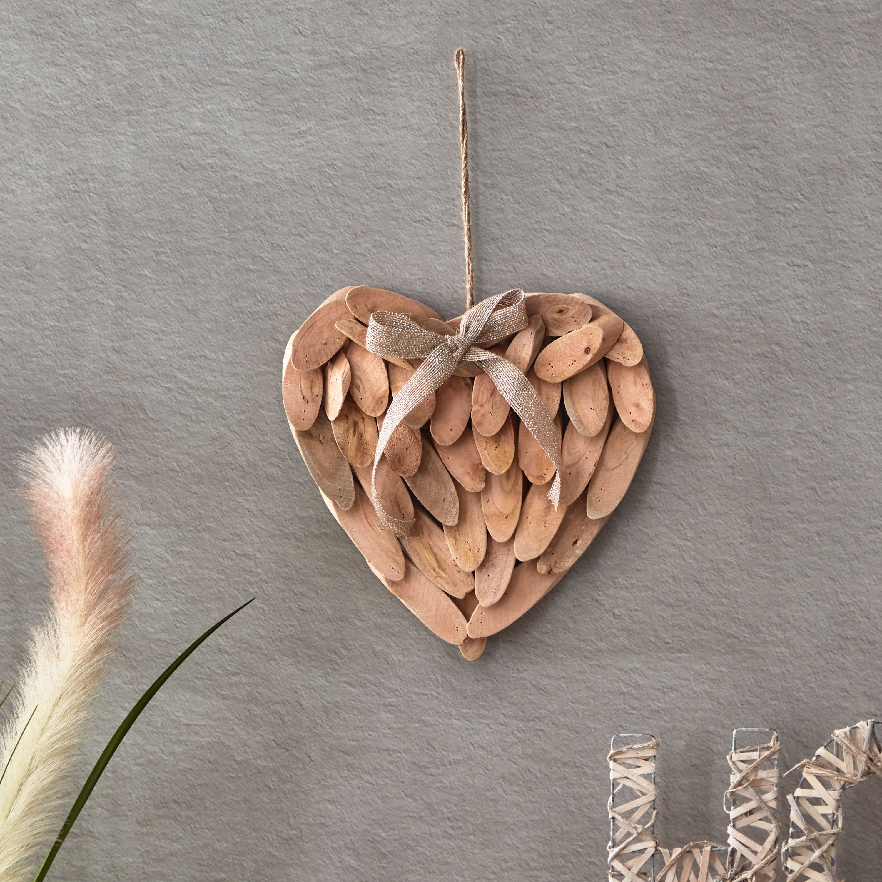 قطعة ديكور بتصميم قلب معلّق خشب طبيعي من لامبر - 24.5x25x24.5 سم-hbxlivingroom-walldecor-wallart-image-1