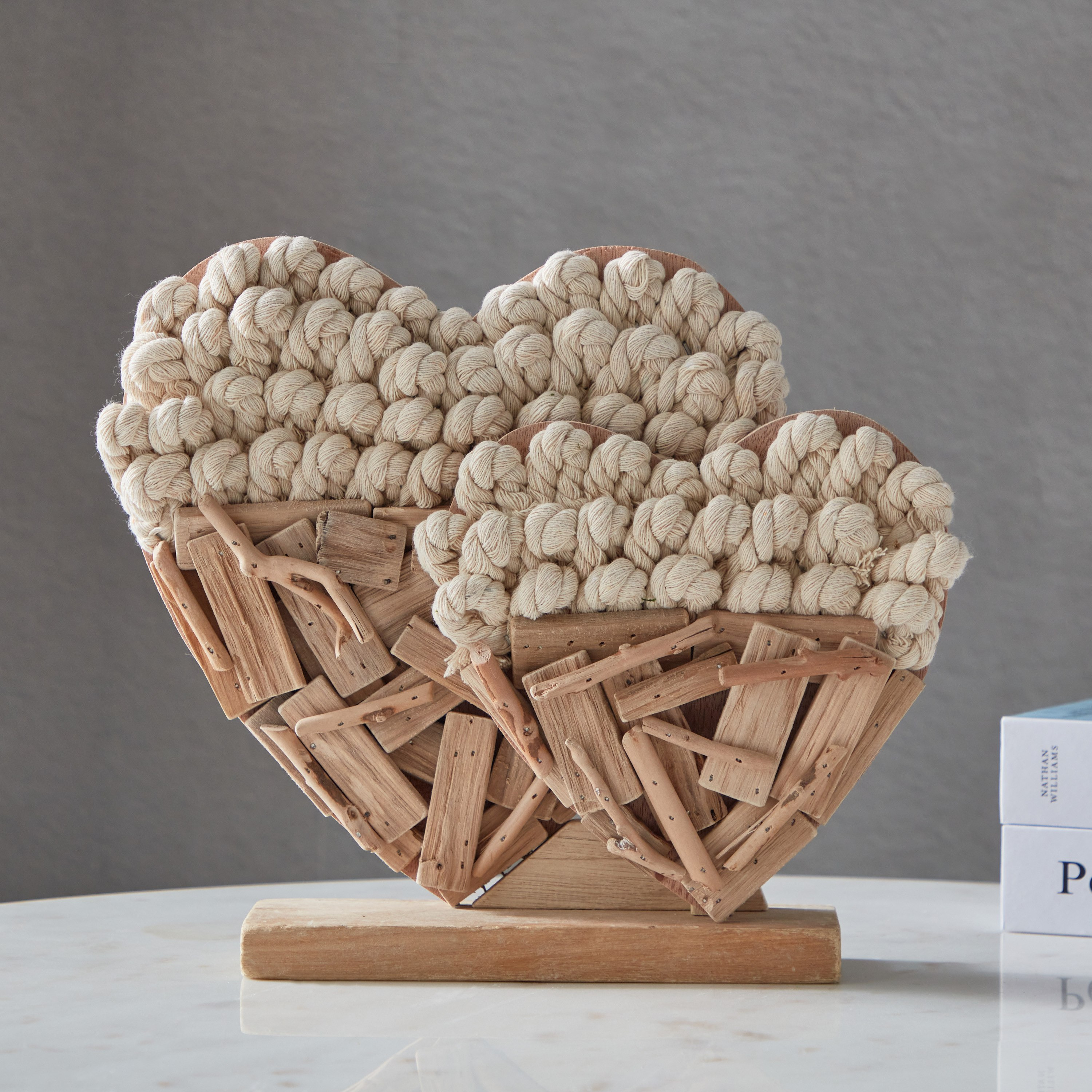 قطعة ديكور طاولة قلب خشب طبيعي من لامبر - 31x7x25 سم-hbxhomeware-homedecor-figurinesandornaments-image-1
