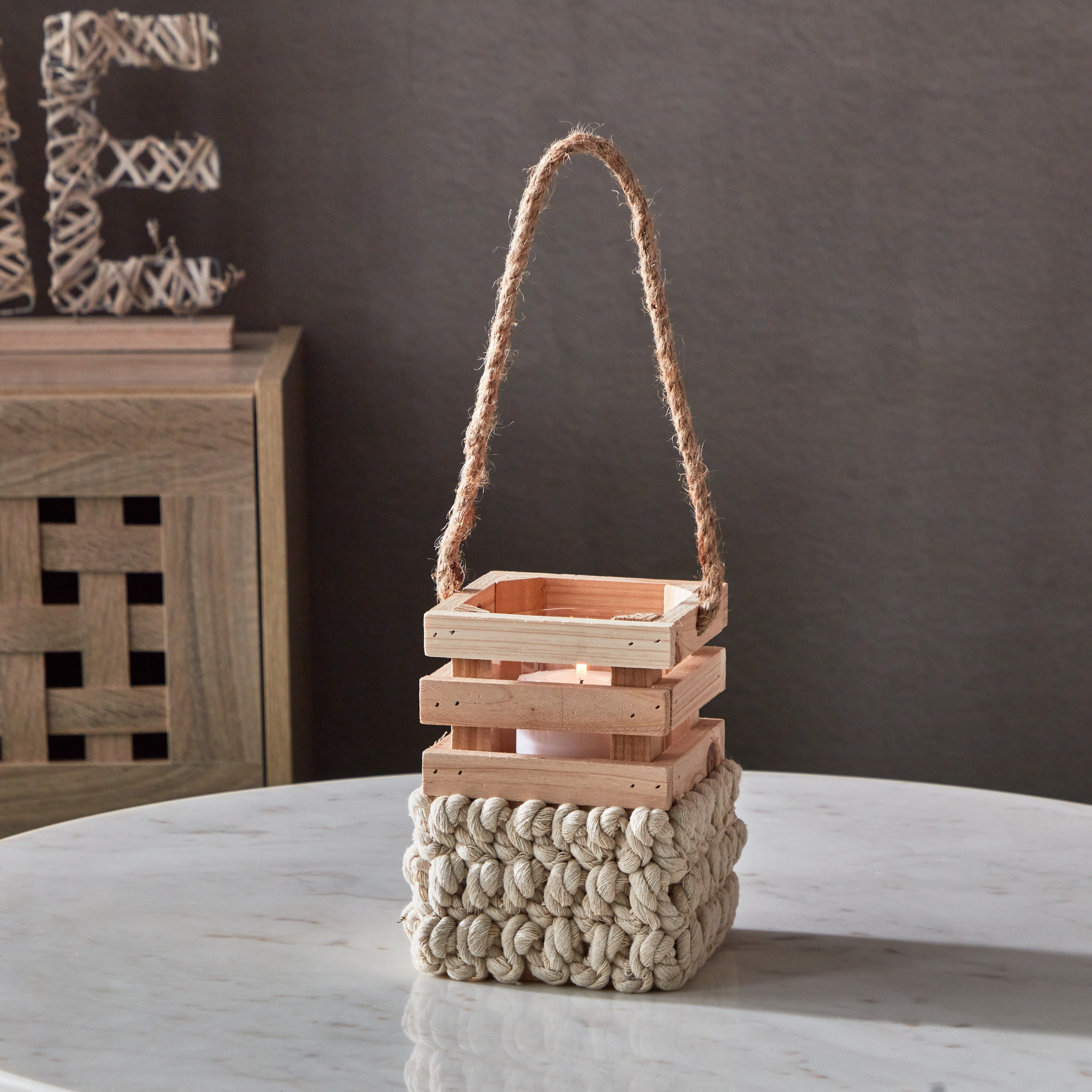 فانوس خشب طبيعي من لامبر - 11.5x11.5x17 سم-hbxdecorandfurnishings-homeaccessories-lanterns-image-1