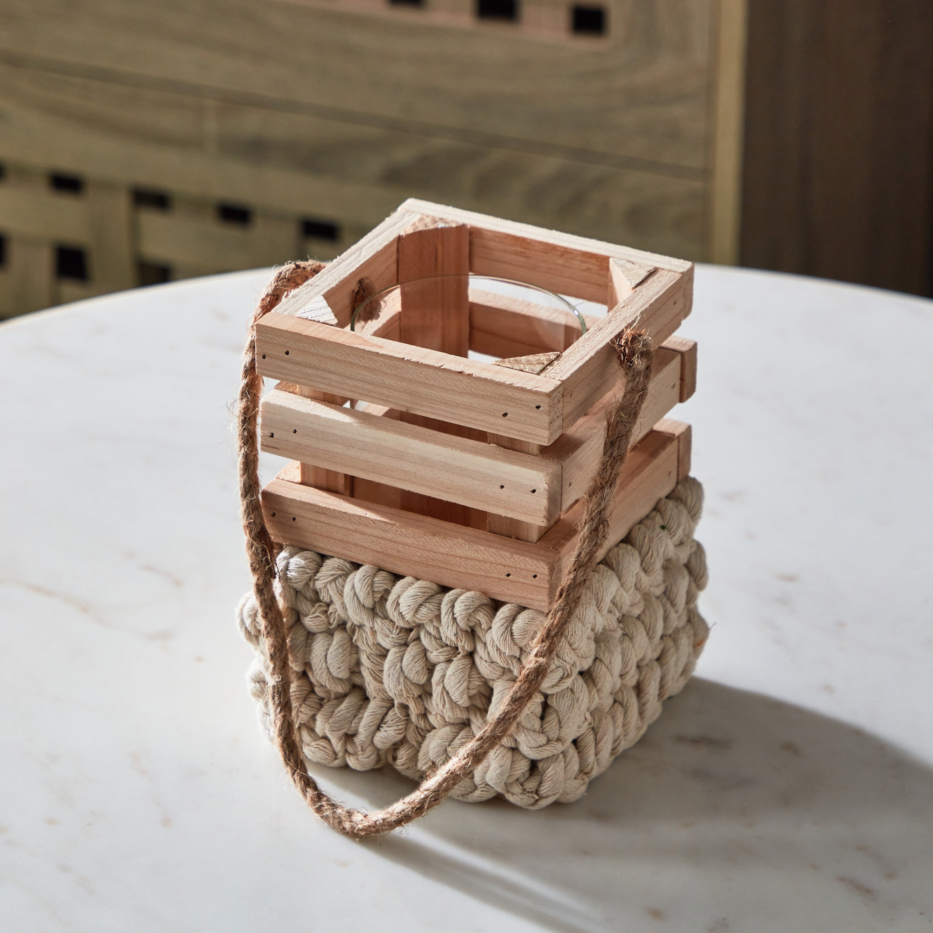 فانوس خشب طبيعي من لامبر - 11.5x11.5x17 سم-hbxdecorandfurnishings-homeaccessories-lanterns-image-2