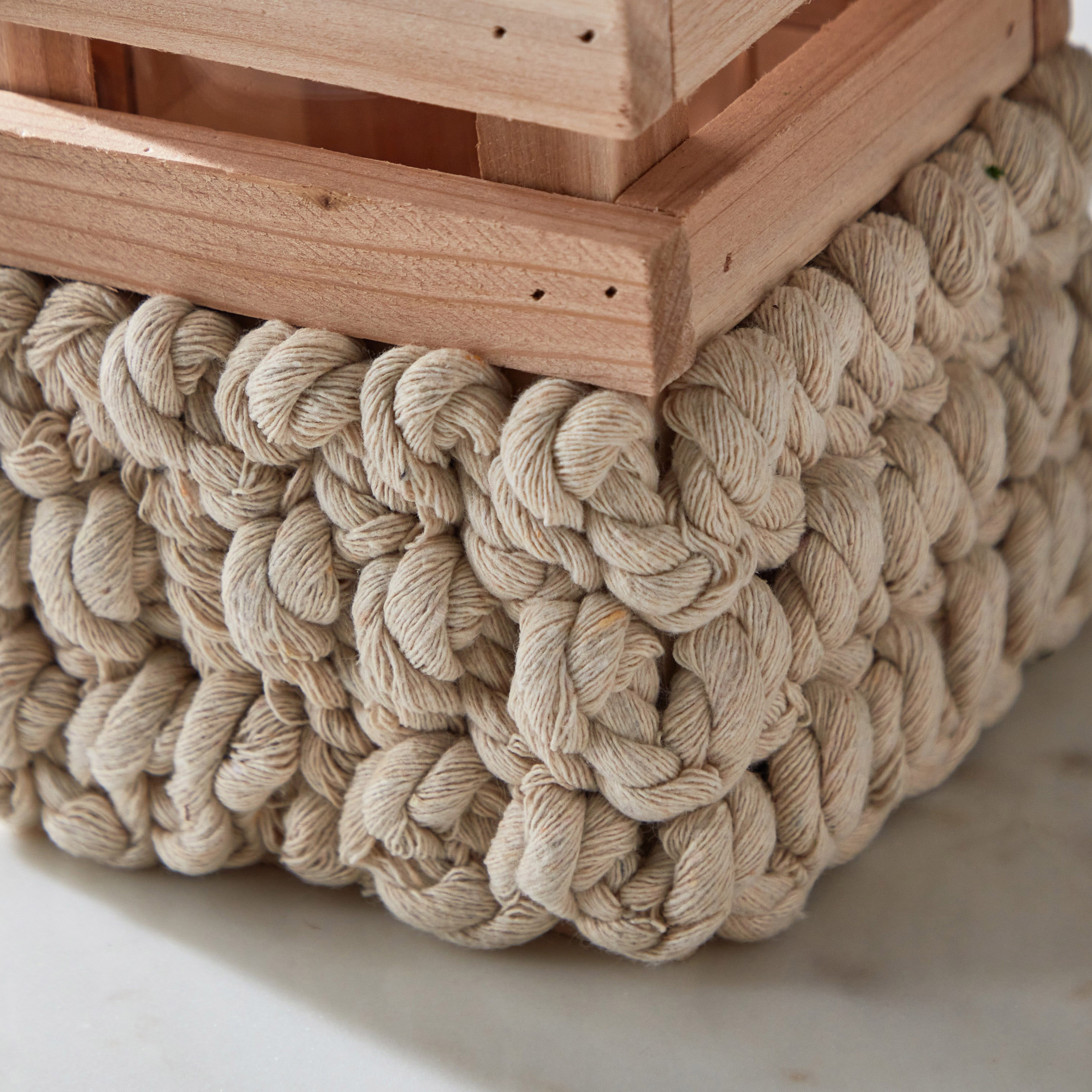 فانوس خشب طبيعي من لامبر - 11.5x11.5x17 سم-hbxdecorandfurnishings-homeaccessories-lanterns-image-4