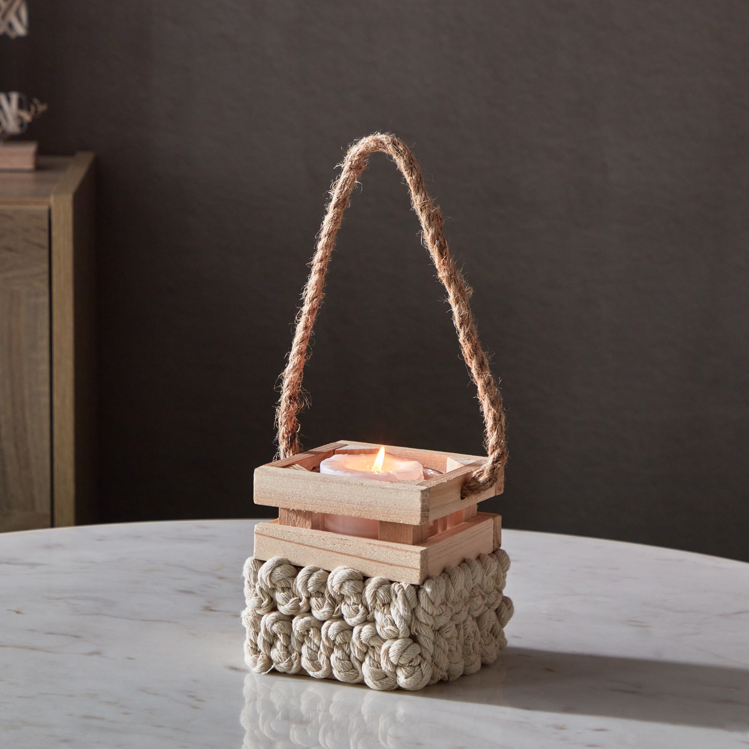 فانوس خشب طبيعي من لامبر - 10.5x10.5x11.5 سم-hbxdecorandfurnishings-homeaccessories-lanterns-image-1