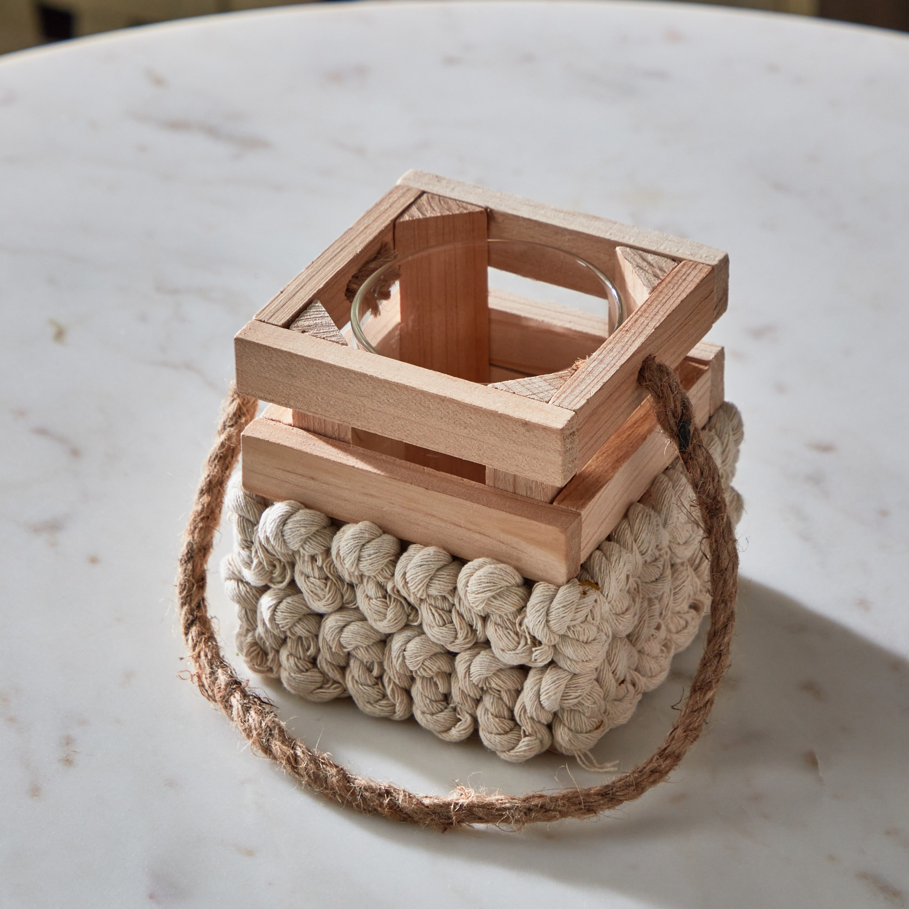 فانوس خشب طبيعي من لامبر - 10.5x10.5x11.5 سم-hbxdecorandfurnishings-homeaccessories-lanterns-image-2