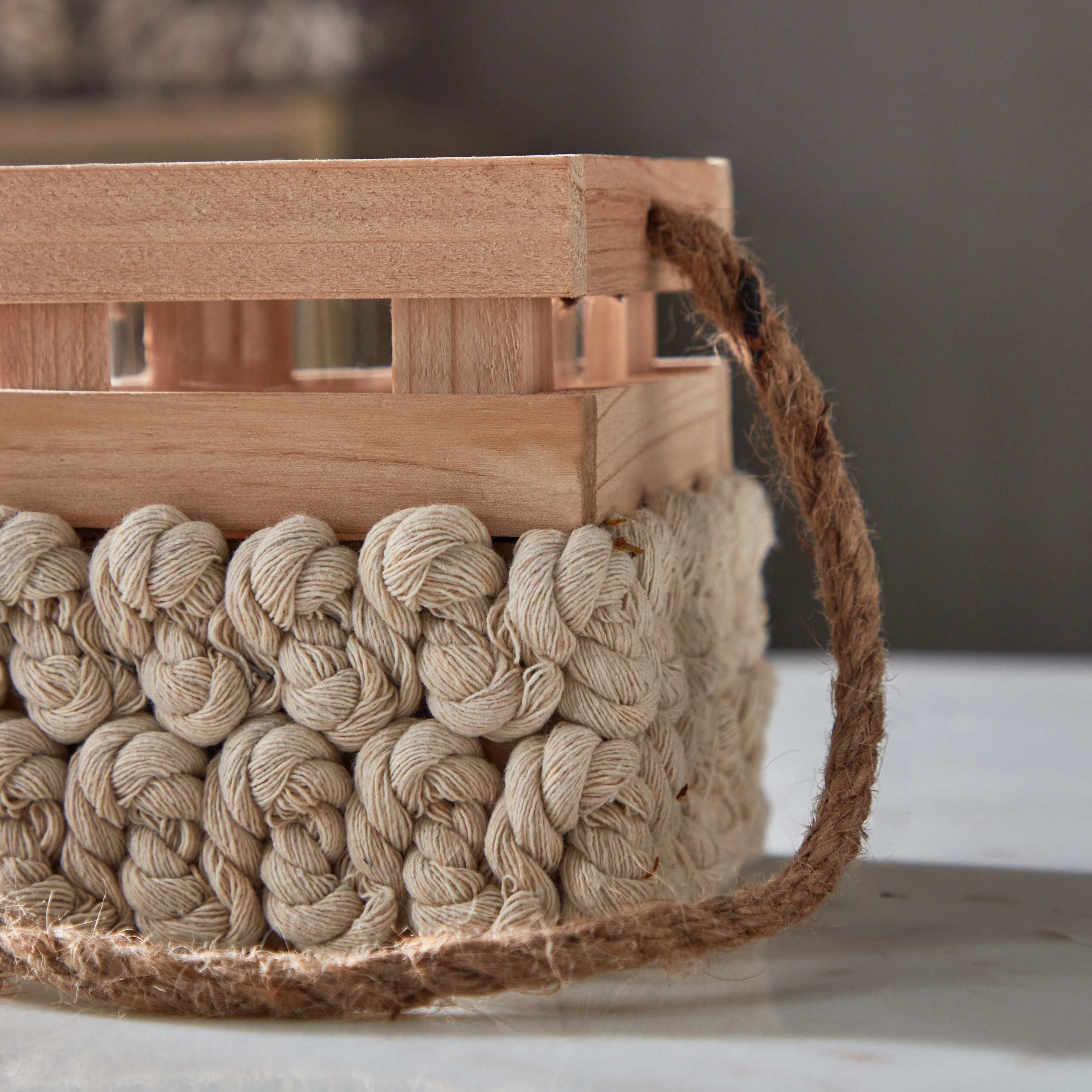 فانوس خشب طبيعي من لامبر - 10.5x10.5x11.5 سم-hbxdecorandfurnishings-homeaccessories-lanterns-image-4