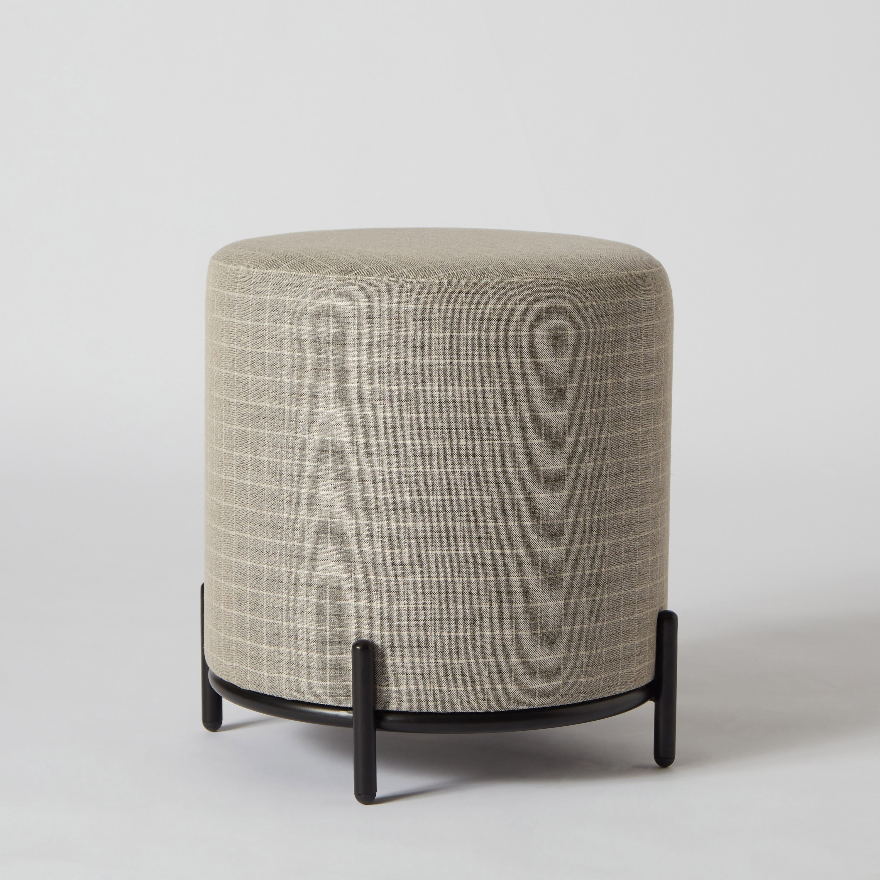 مقعد عثماني قماشي من إيربان-hbxlivingroom-sofasandarmchairs-ottomansandfootstools-image-6