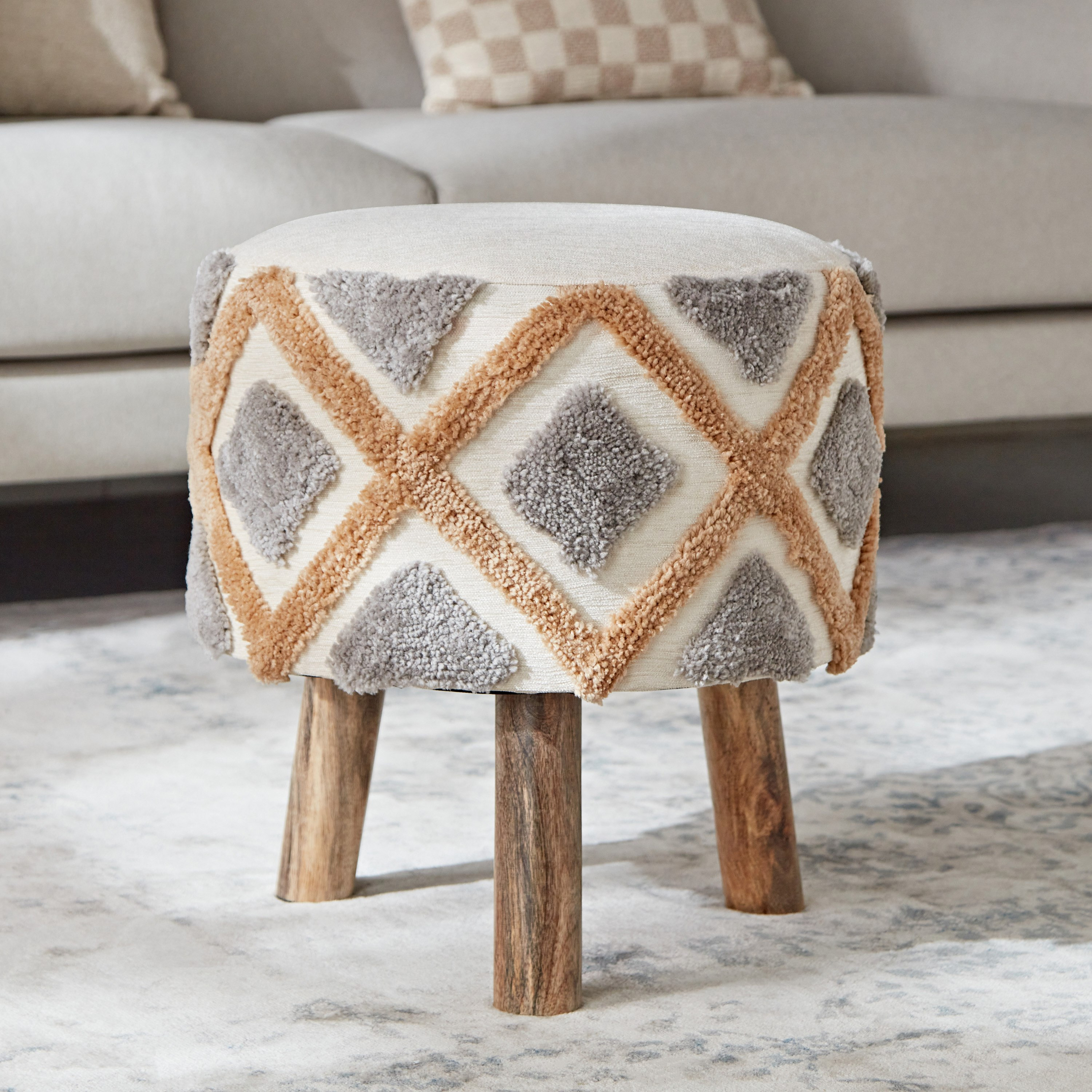 كرسي بقوائم خشبية من زينيا-hbxlivingroom-sofasandarmchairs-ottomansandfootstools-image-1
