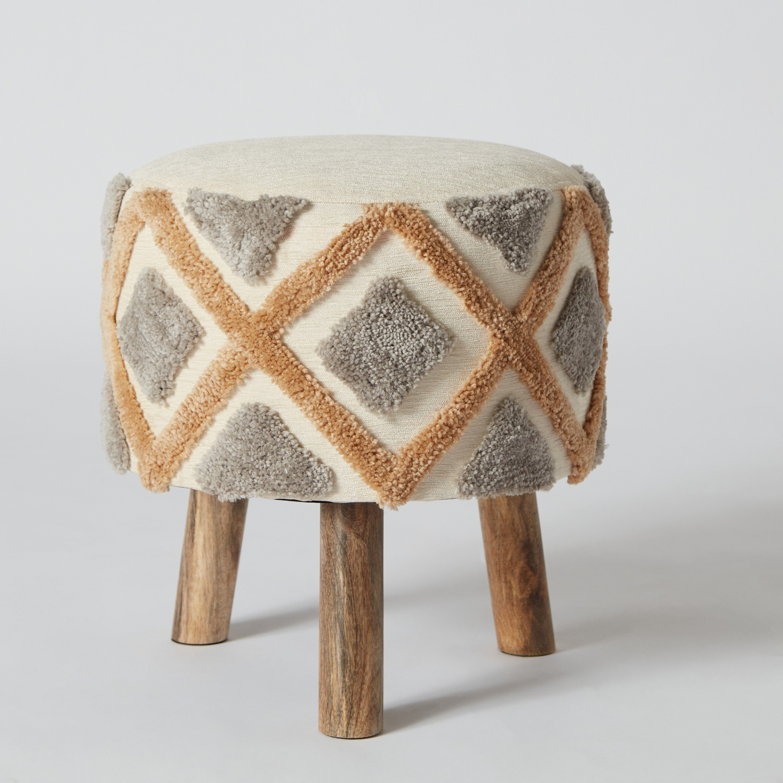 كرسي بقوائم خشبية من زينيا-hbxlivingroom-sofasandarmchairs-ottomansandfootstools-image-6