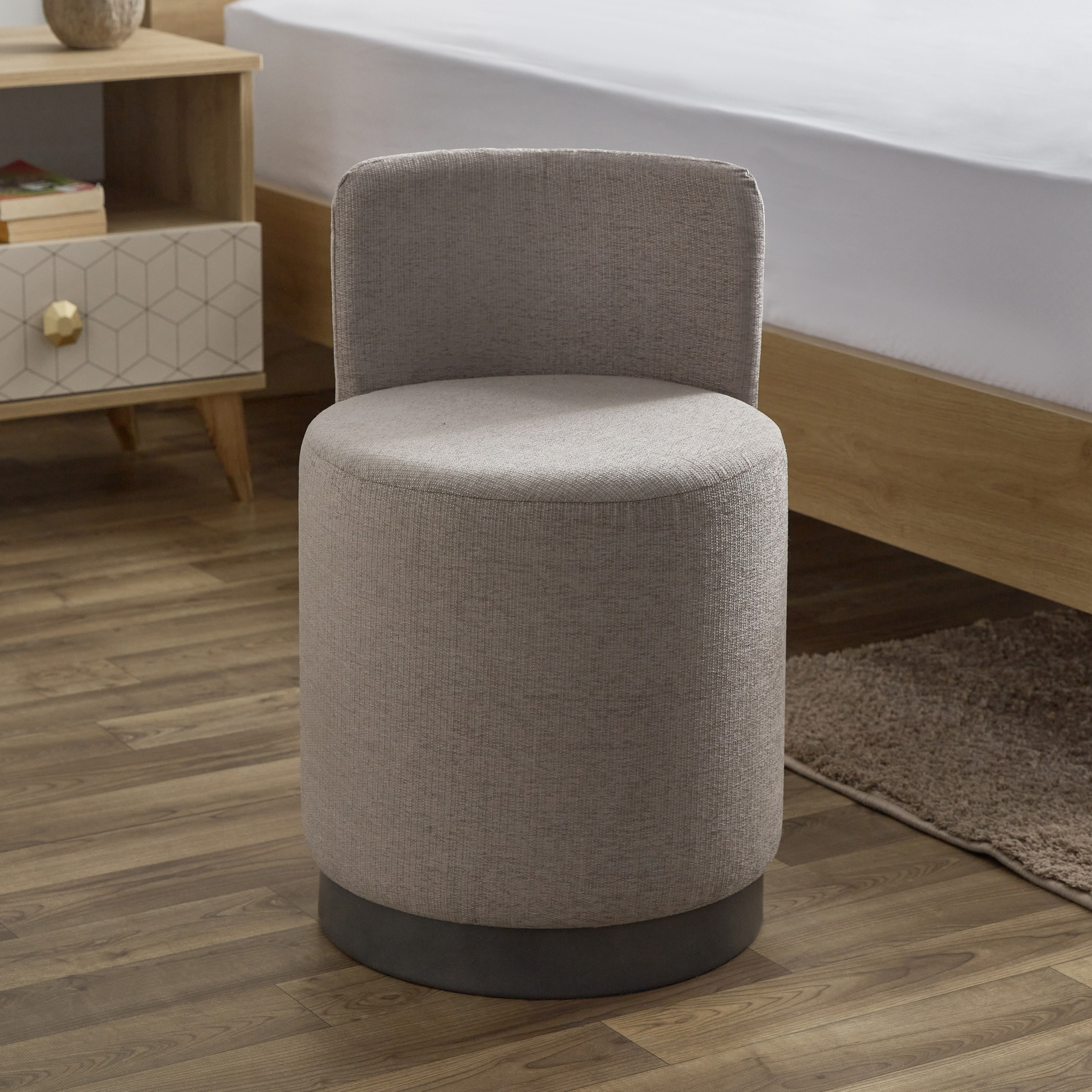 كرسي طاولة تزيين قماشي من بيلا-hbxlivingroom-sofasandarmchairs-ottomansandfootstools-image-2