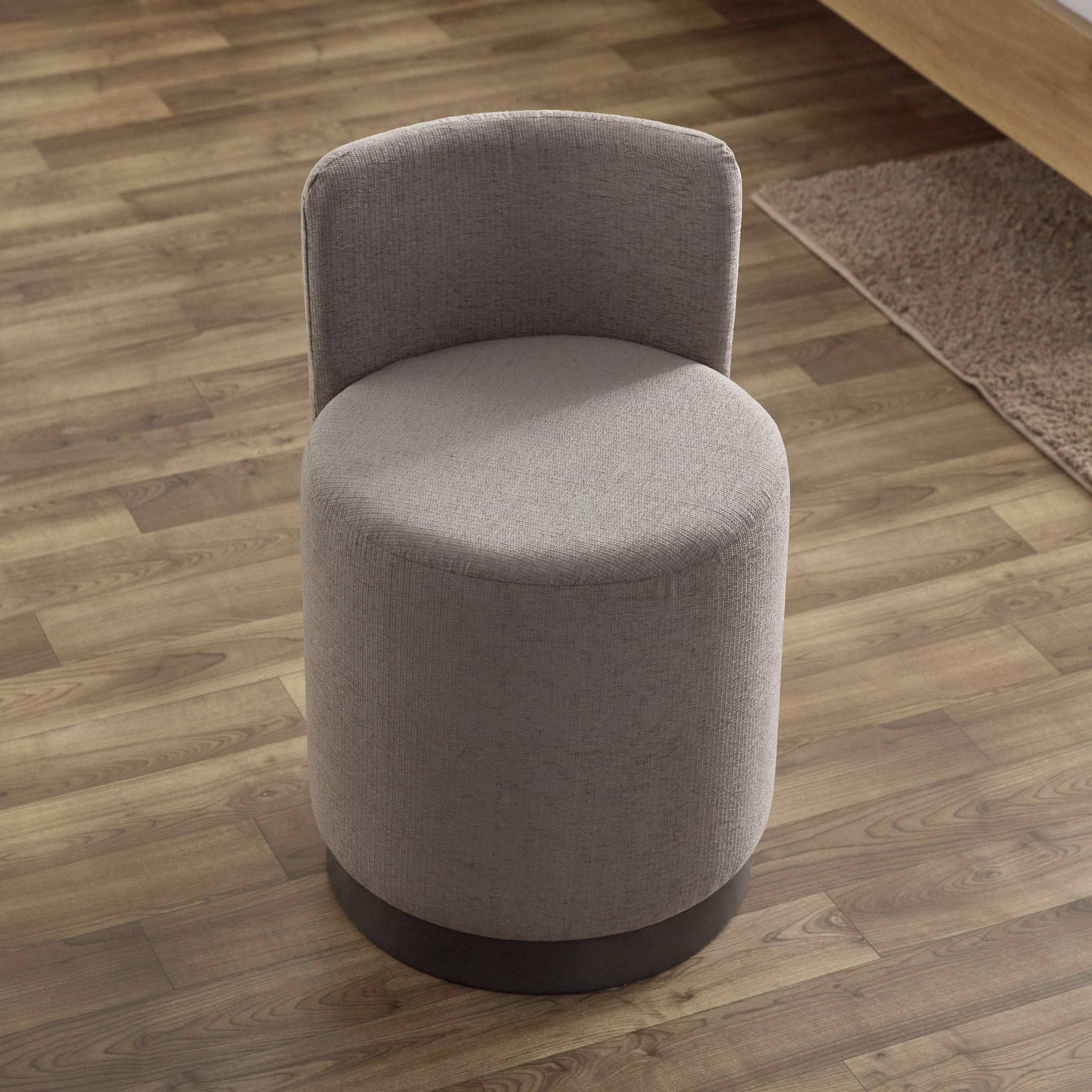 كرسي طاولة تزيين قماشي من بيلا-hbxlivingroom-sofasandarmchairs-ottomansandfootstools-image-3
