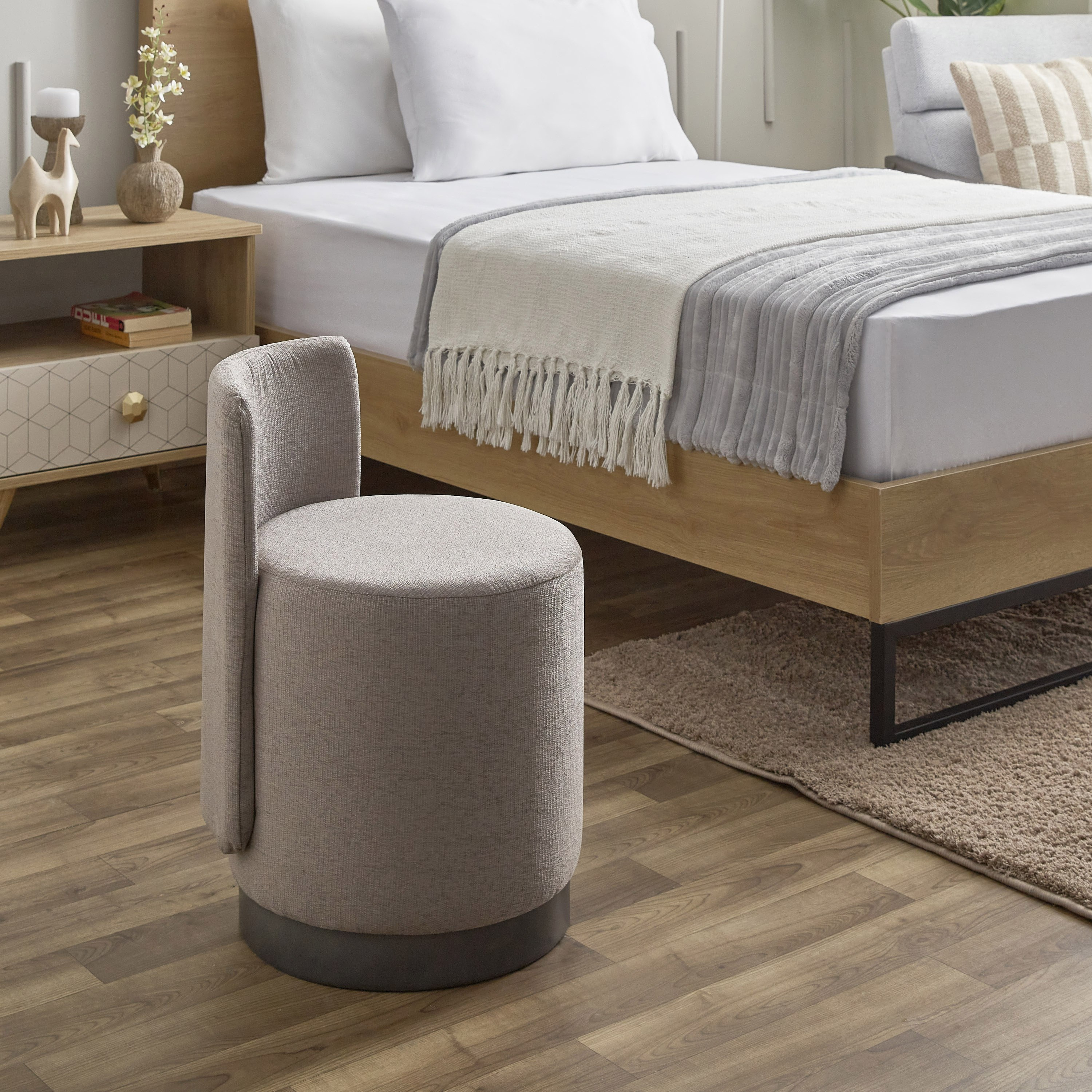 كرسي طاولة تزيين قماشي من بيلا-hbxlivingroom-sofasandarmchairs-ottomansandfootstools-image-6