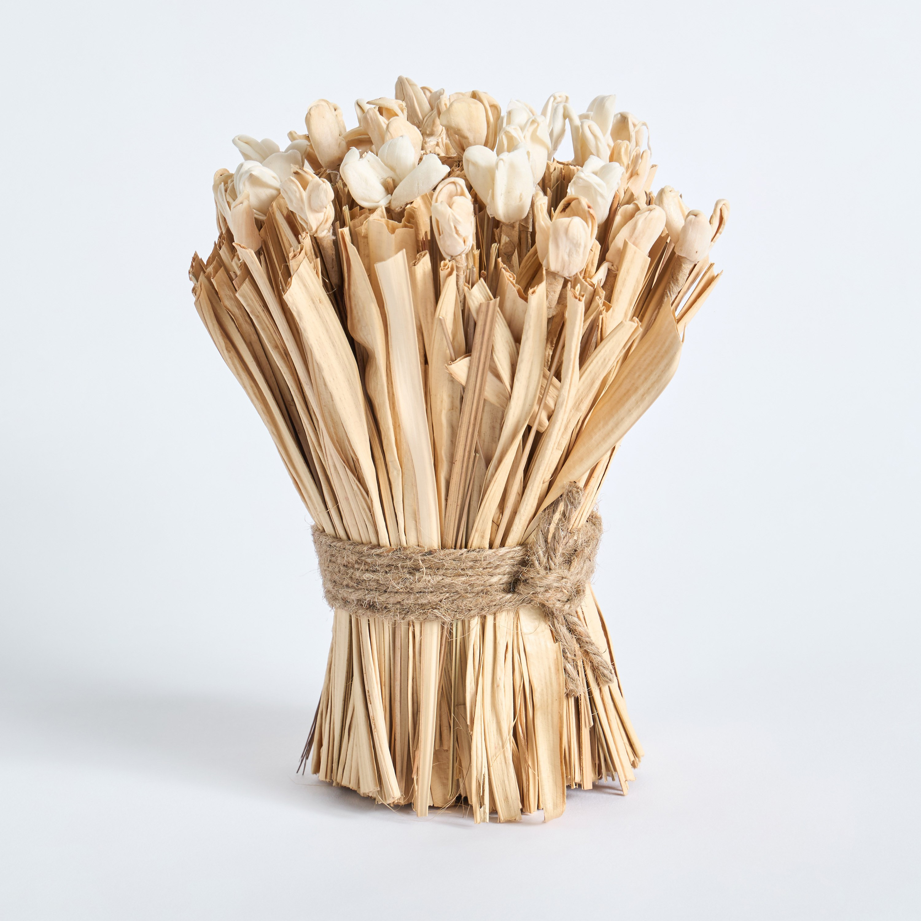 باقة نباتات مربوطة يدوياً من مايلي مع زهرة سولا - 18 سم-hbxdecorandfurnishings-homeaccessories-artificialflowersandplants-image-4