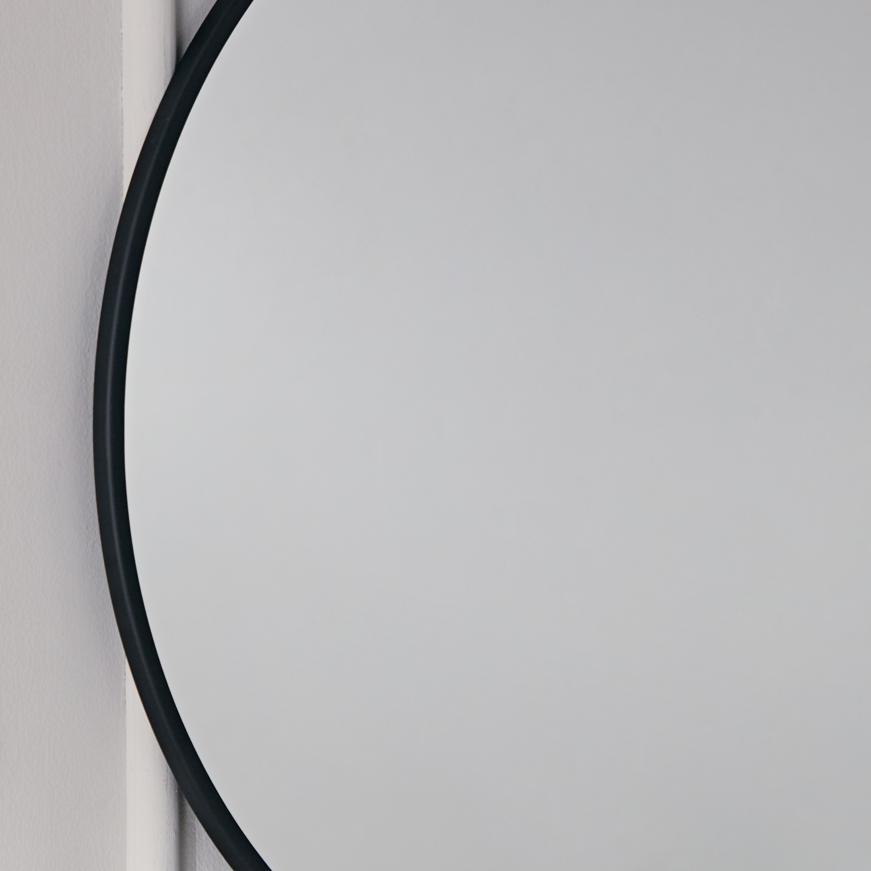مرآة معدنية مستديرة من أنجليس - 71x71x1.8 سم-hbxhomeware-hbxdecorandfurnishings-image-3