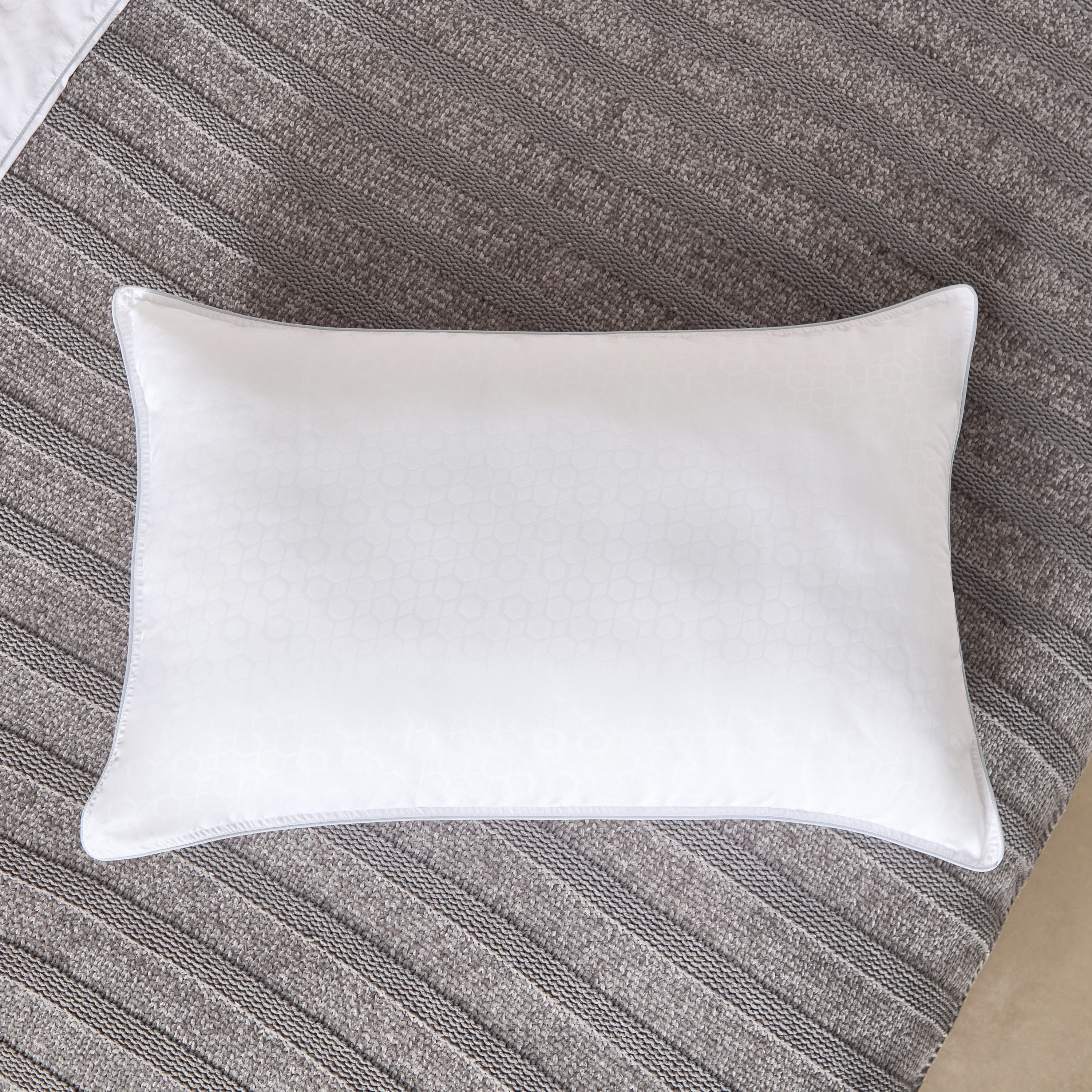 وسادة مايكرو فايبر مايكروامبوسد من بيور شيلد - 50x75 سم-hbxdecorandfurnishings-bedding-duvetsandpillows-image-2