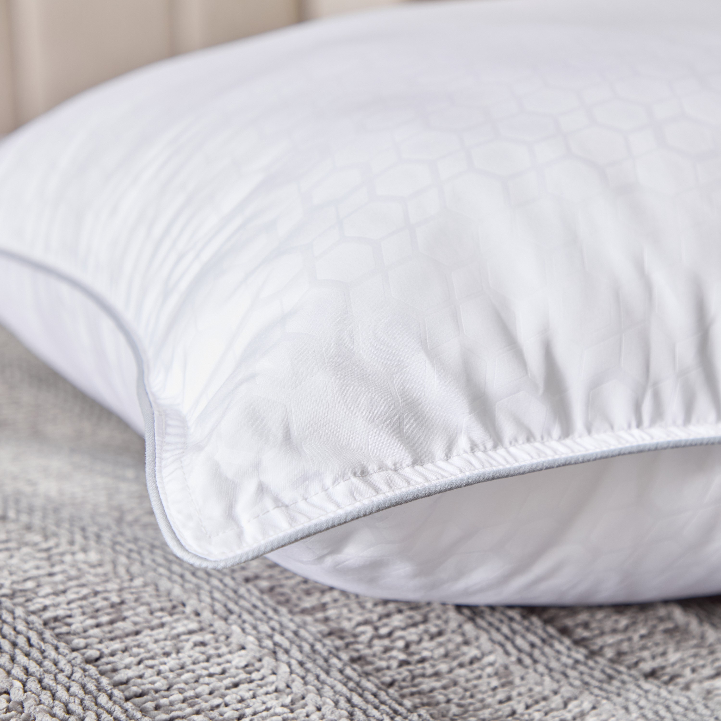 وسادة مايكرو فايبر مايكروامبوسد من بيور شيلد - 50x75 سم-hbxdecorandfurnishings-bedding-duvetsandpillows-image-3