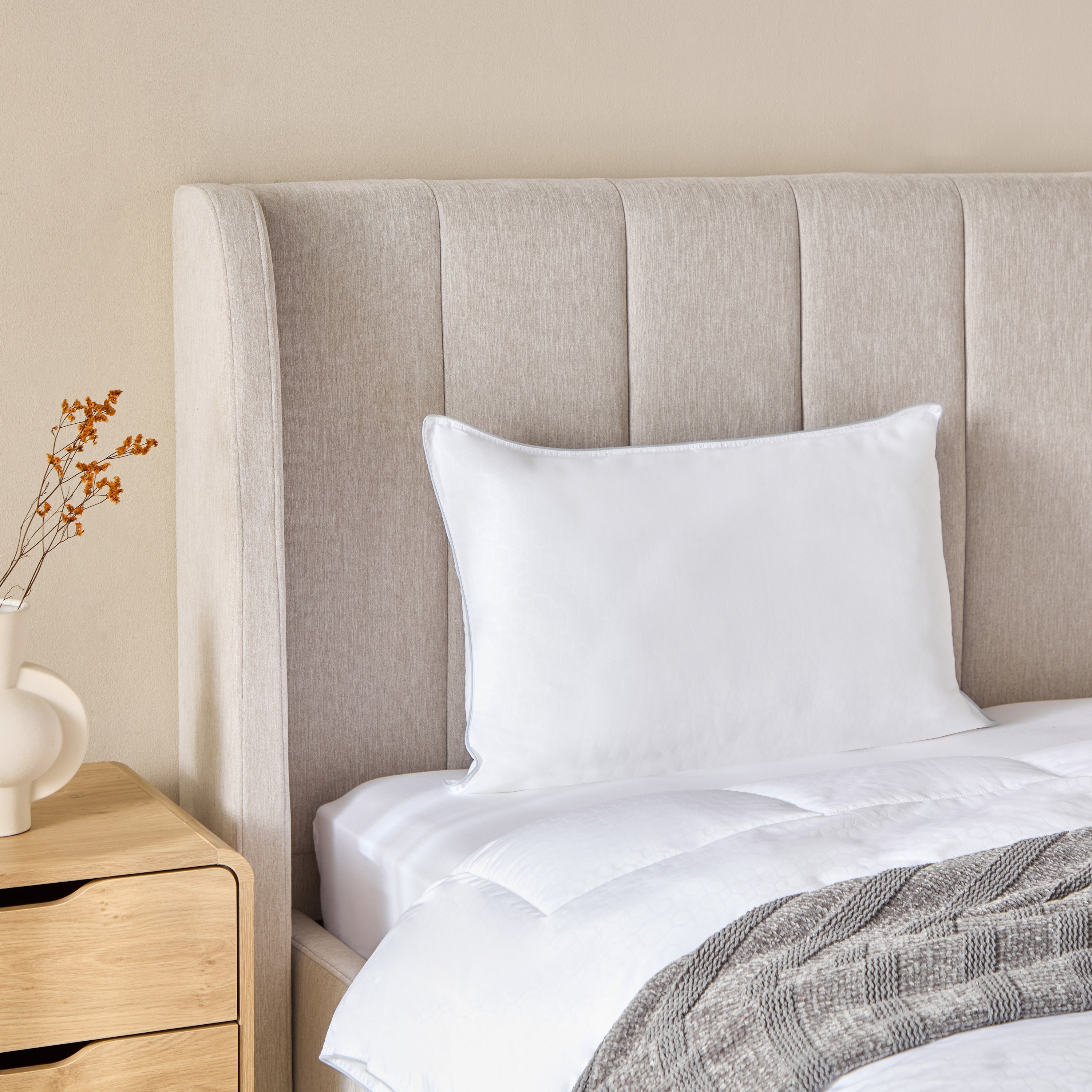 وسادة مايكرو فايبر مايكروامبوسد من بيور شيلد - 50x75 سم-hbxdecorandfurnishings-bedding-duvetsandpillows-image-7