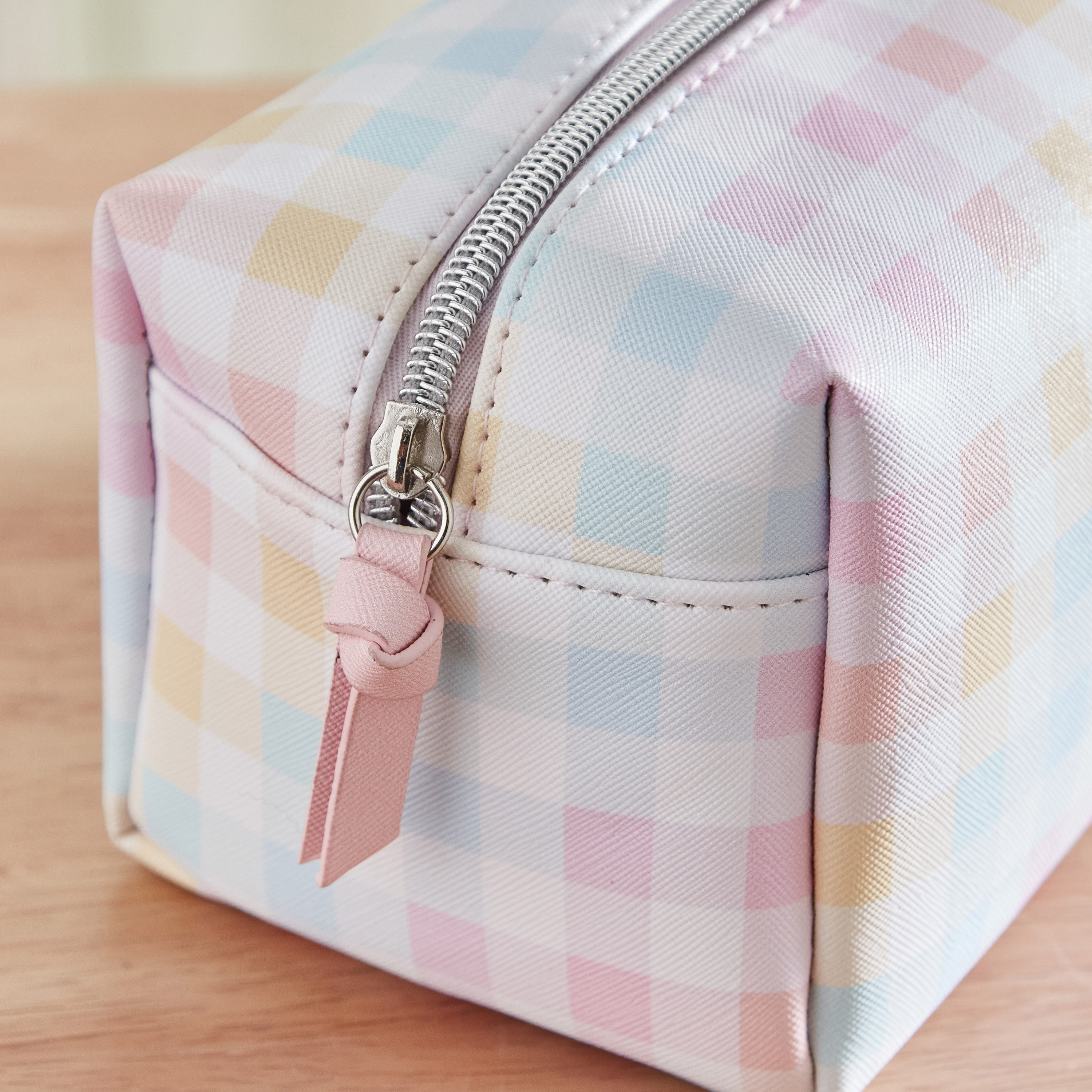 شنطة مستحضرات تجميل من بوب باليت-hbxkidsandyouth-playroom-stationery-image-2