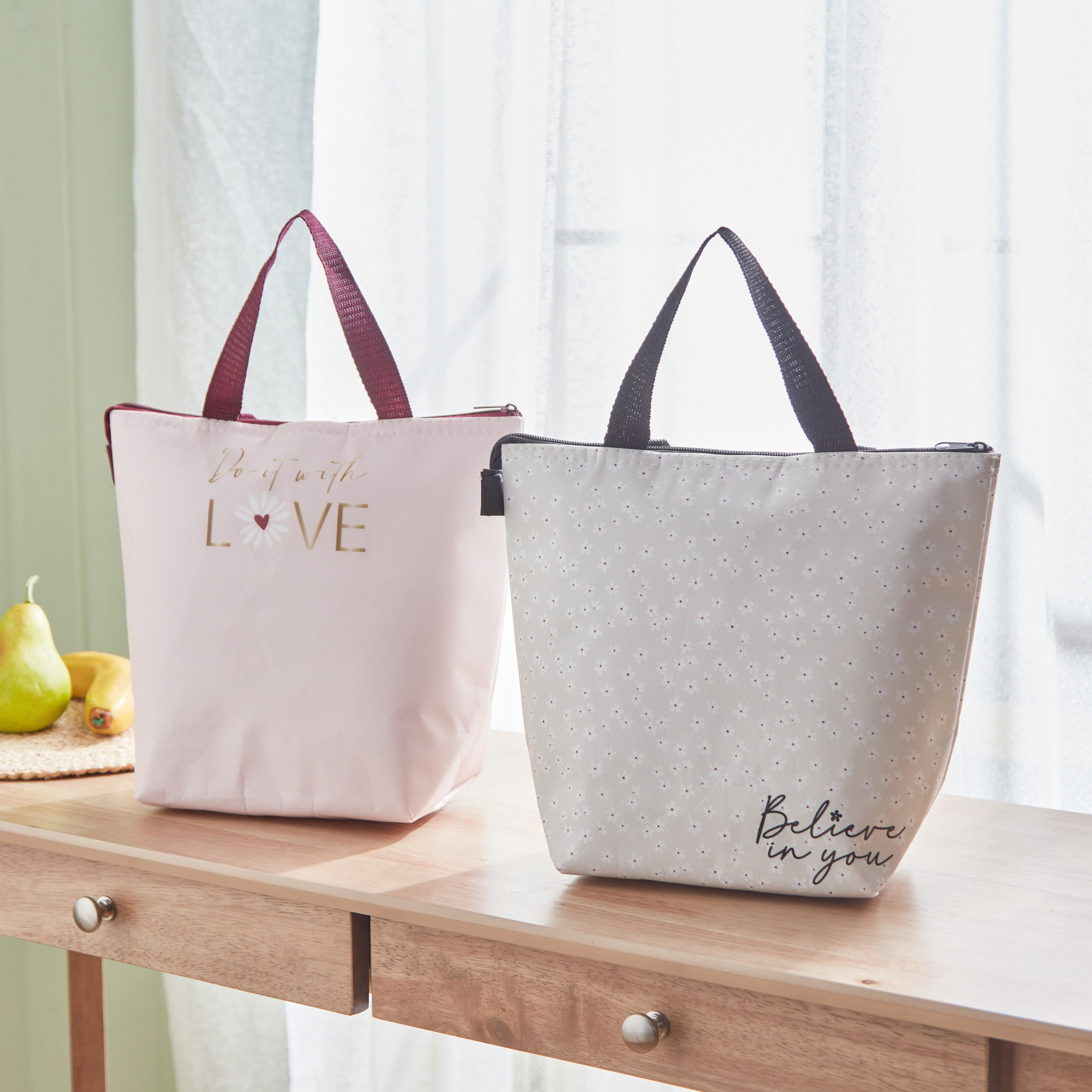 Daisy Field Lunch Tote-hbxkidsandyouth-playroom-stationery-image-4