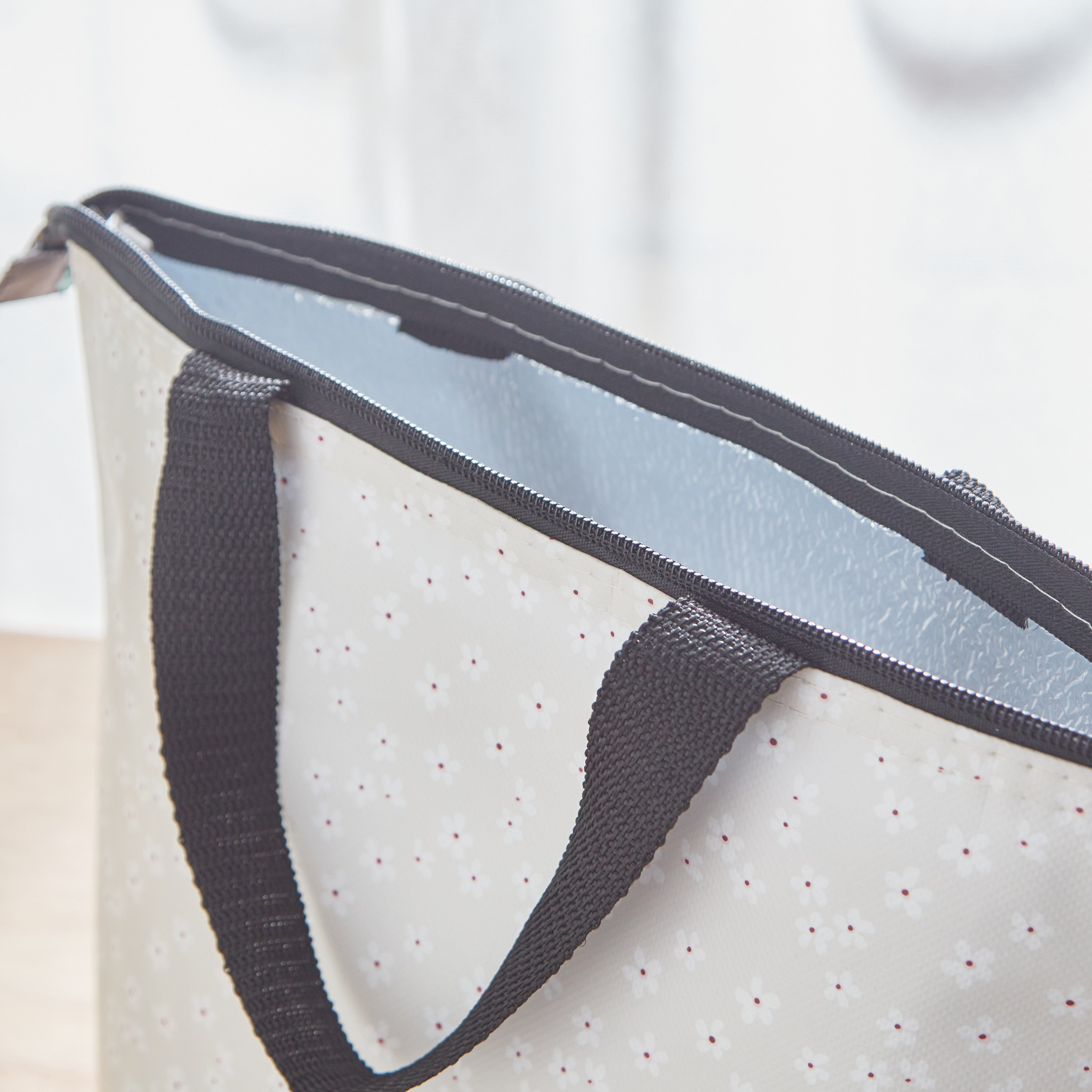 Daisy Field Lunch Tote-hbxkidsandyouth-playroom-stationery-image-3