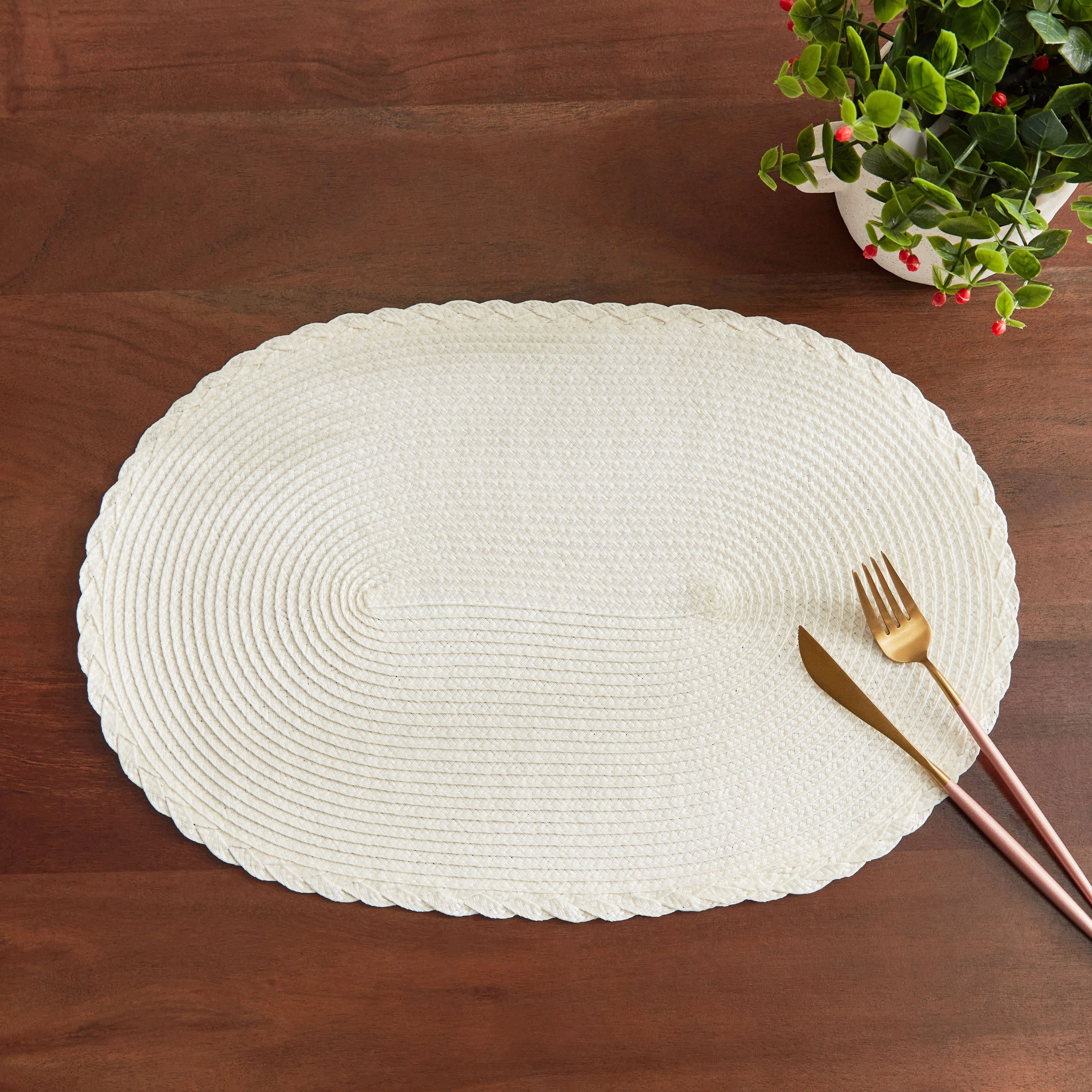 Miso Oval Polypropylene Placemat - 30x45 cm-hbxdecorandfurnishings-homefurnishings-tablelinens-image-1