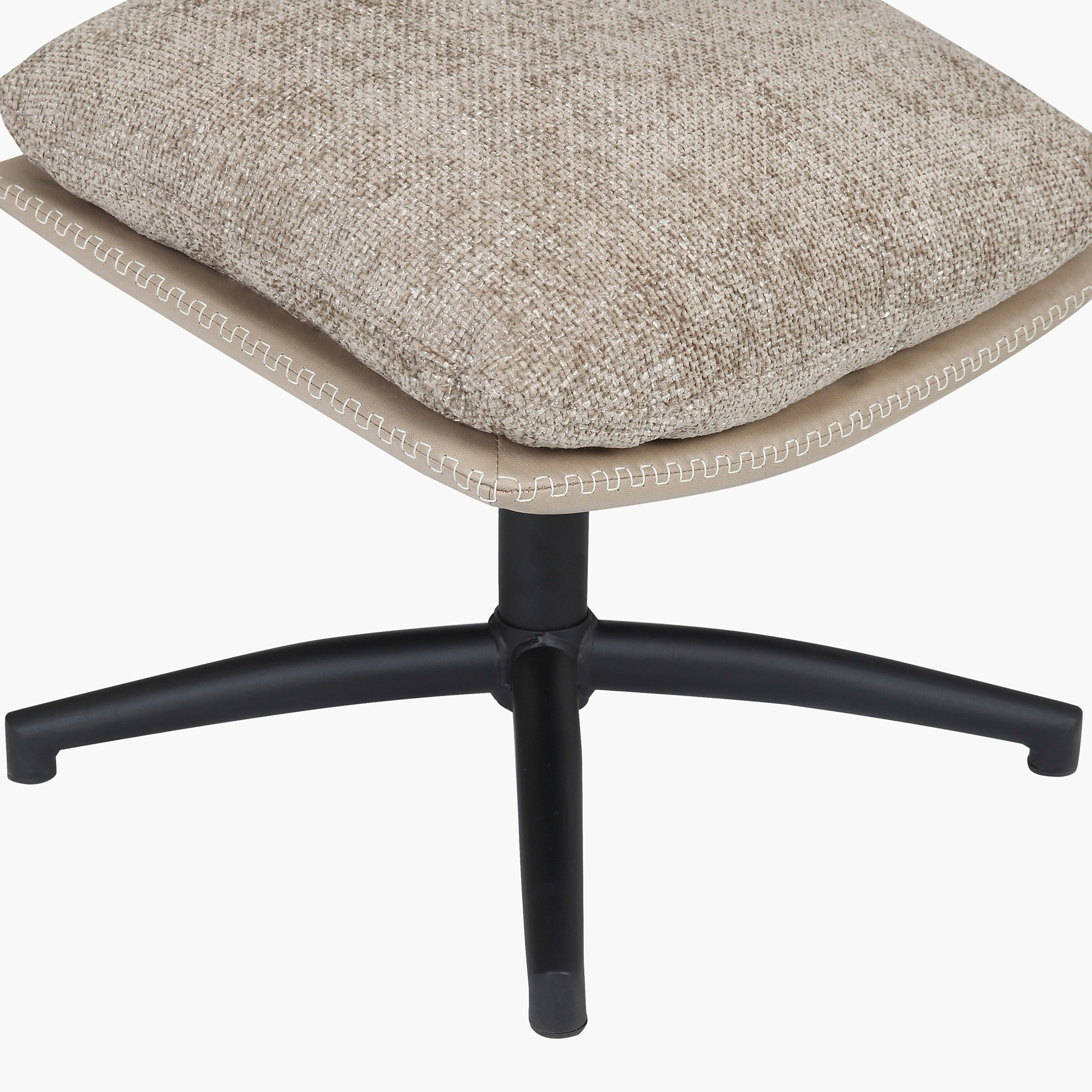 كرسي فردي قماش مع مقعد داعم من بريستول-hbxlivingroom-sofasandarmchairs-easychairs-image-13
