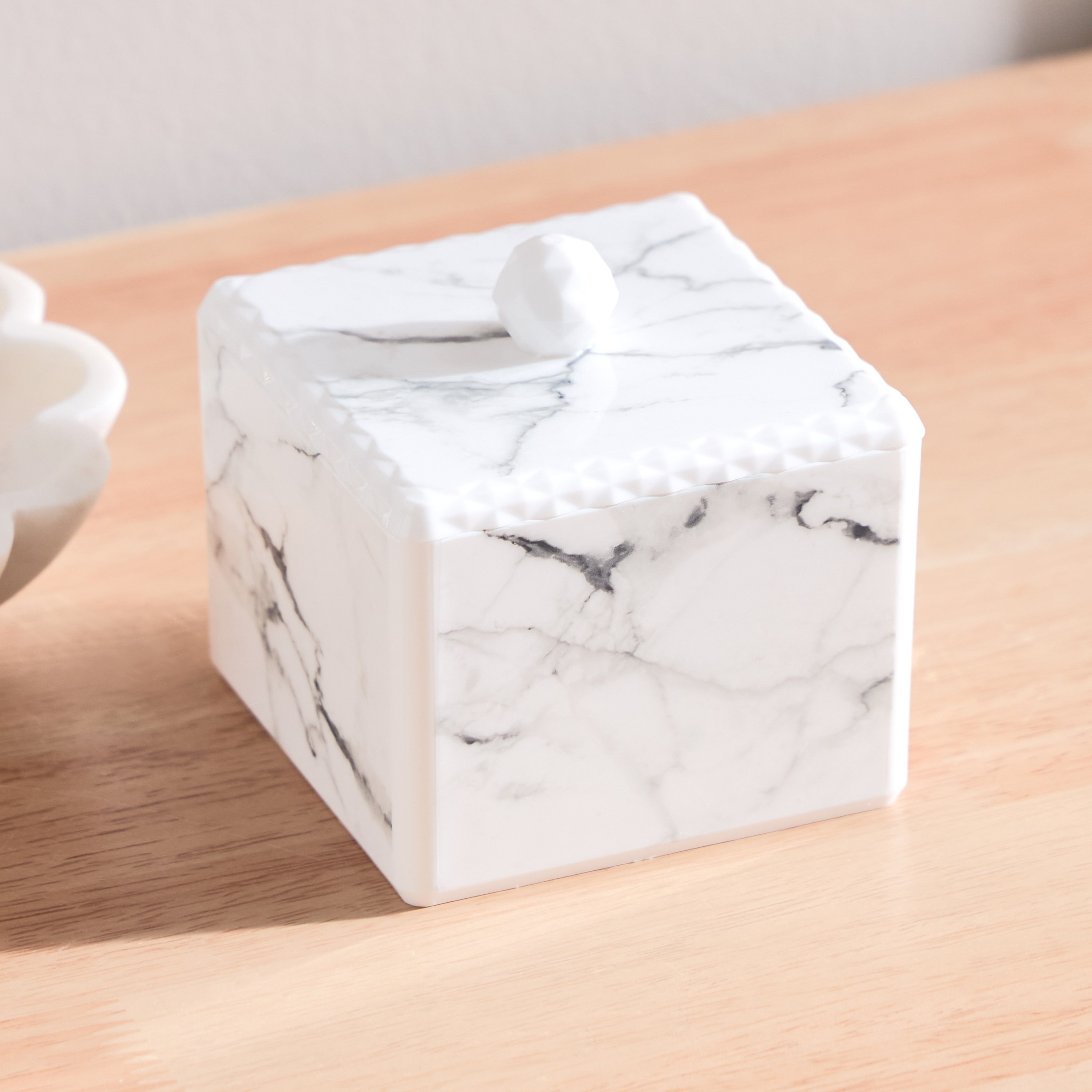 علبة قطن رخام - 9.5x9.5x9 سم-hbxhomeware-bathandlaundry-tissueboxesandcottonjars-image-1