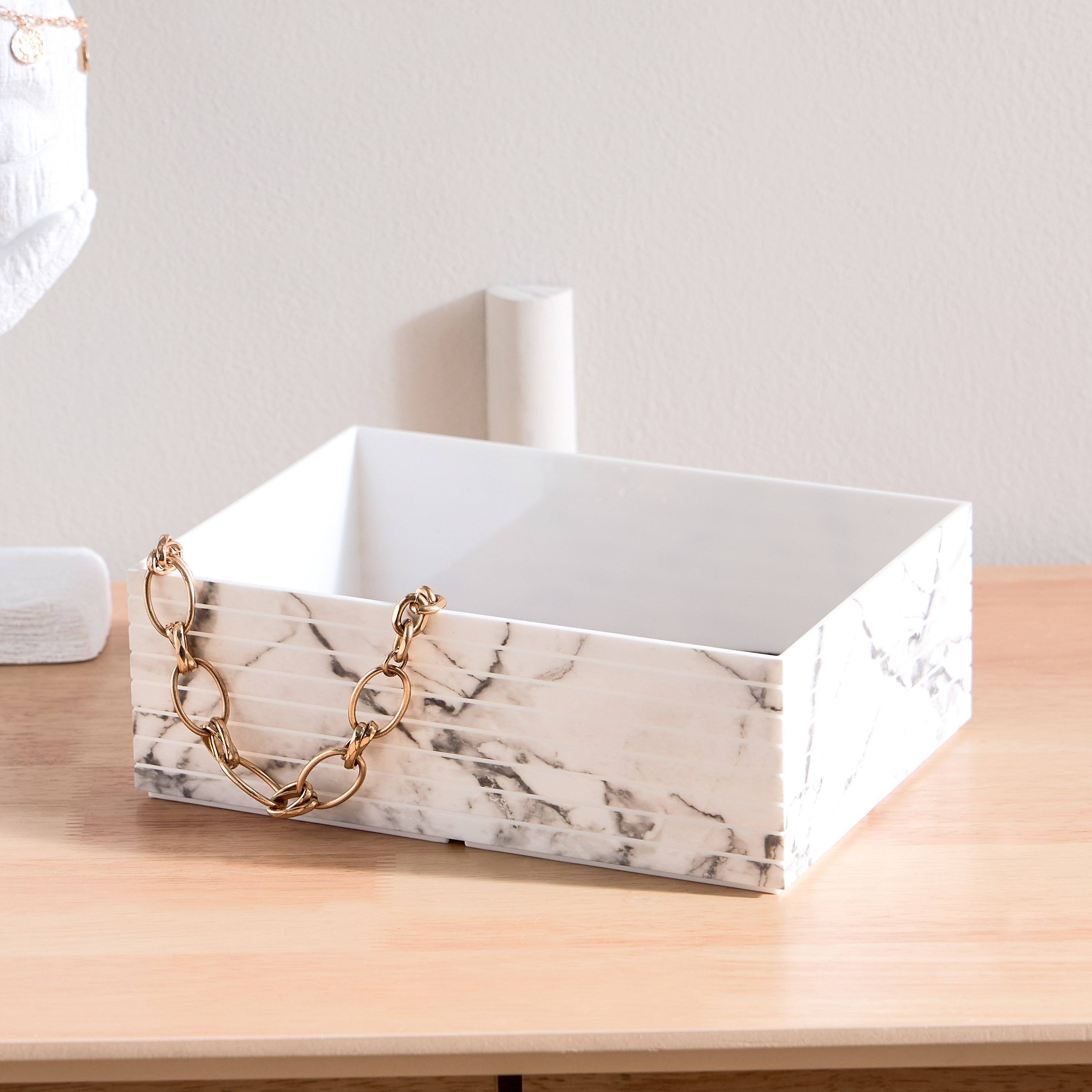 حامل مجوهرات رخامي صغير قابل للتكديس ببطانة لبّاد - 22x16x7.7 سم-hbxbedroom-bedroomaccessories-jewelleryboxesandholders-image-1
