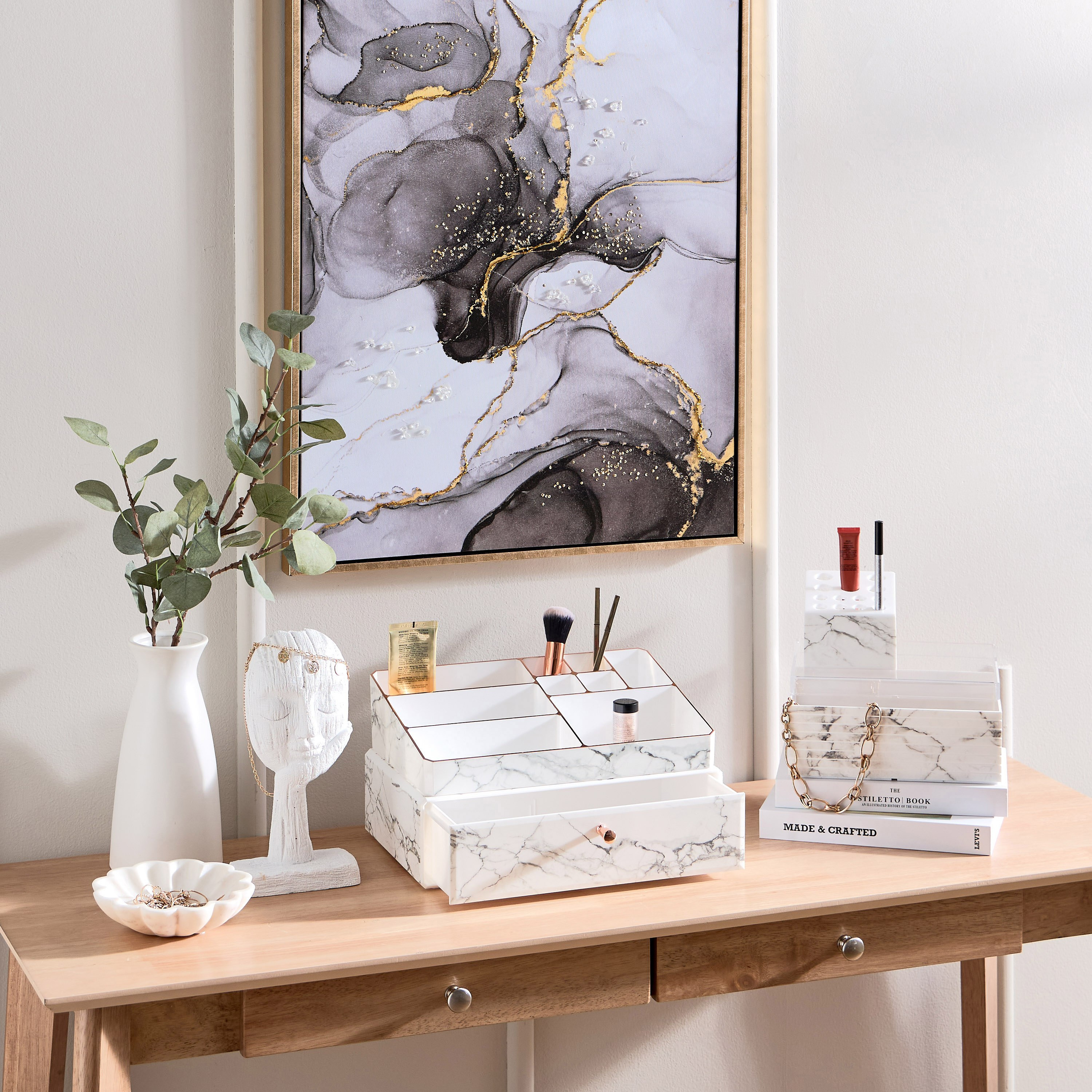 حامل فرش مكياج من الرخام - 11.8x9.9x7.8 سم-hbxbedroom-bedroomaccessories-jewelleryboxesandholders-image-5