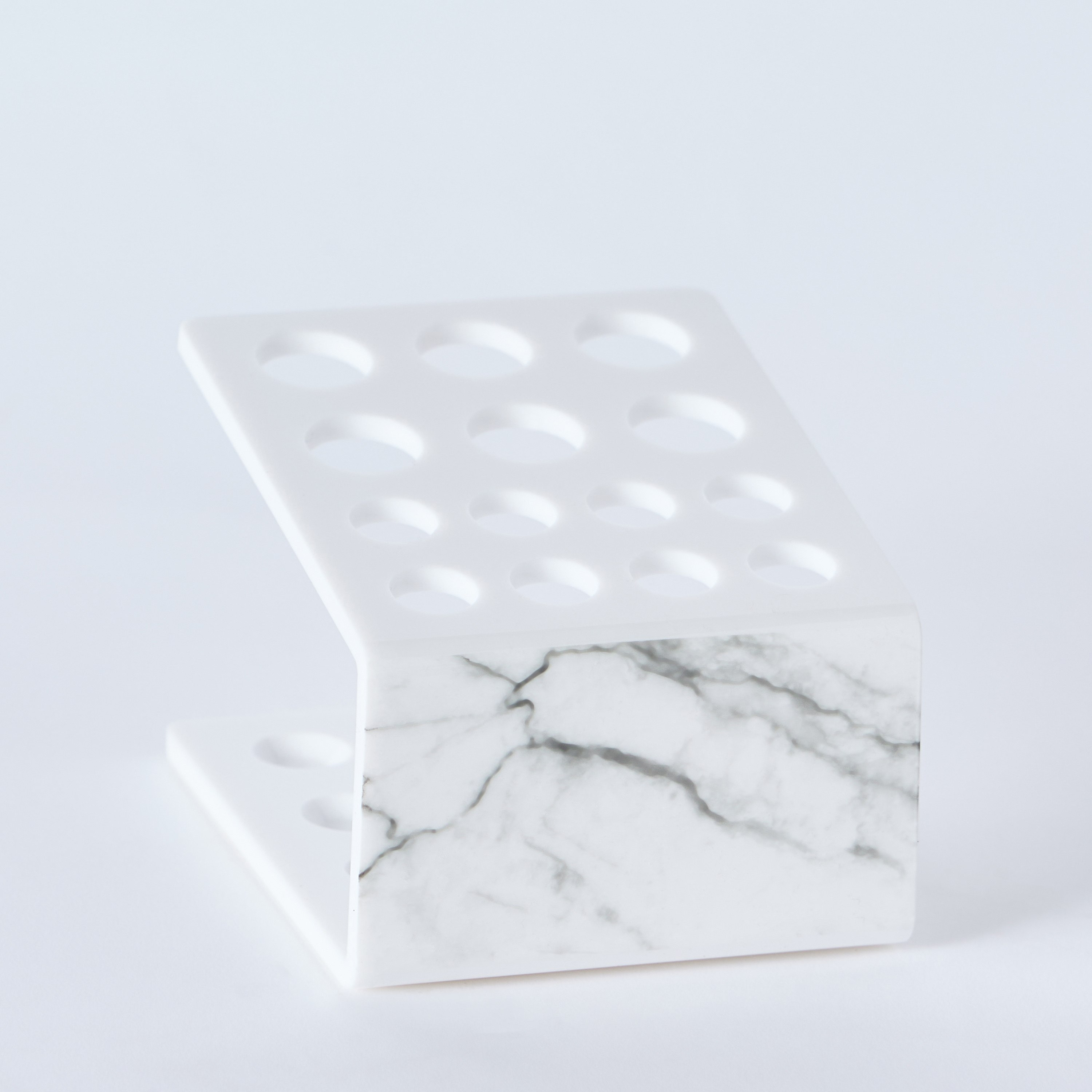 حامل فرش مكياج من الرخام - 11.8x9.9x7.8 سم-hbxbedroom-bedroomaccessories-jewelleryboxesandholders-image-6