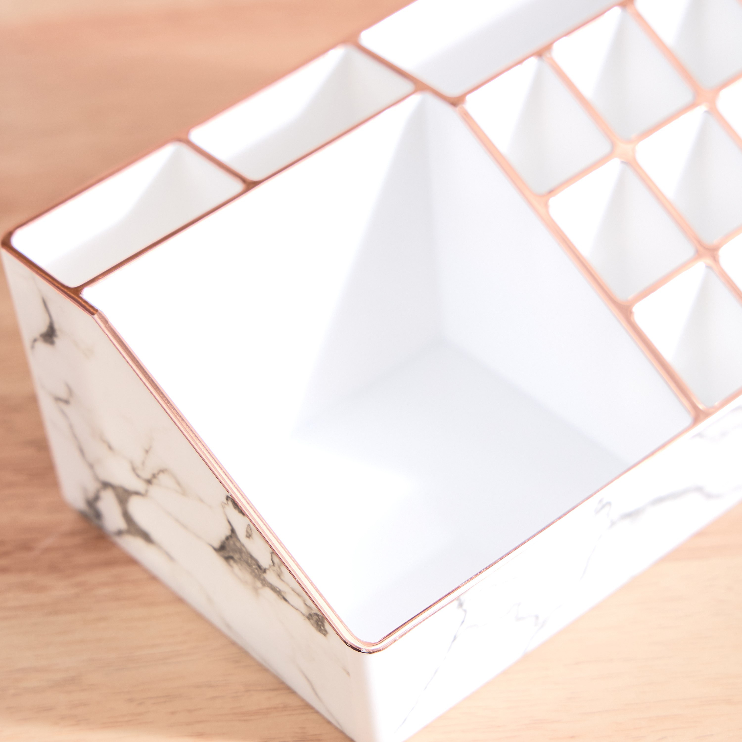 منظم مستحضرات تجميل رخامي - 21.7x11.8x8 سم-hbxbedroom-bedroomaccessories-jewelleryboxesandholders-image-4