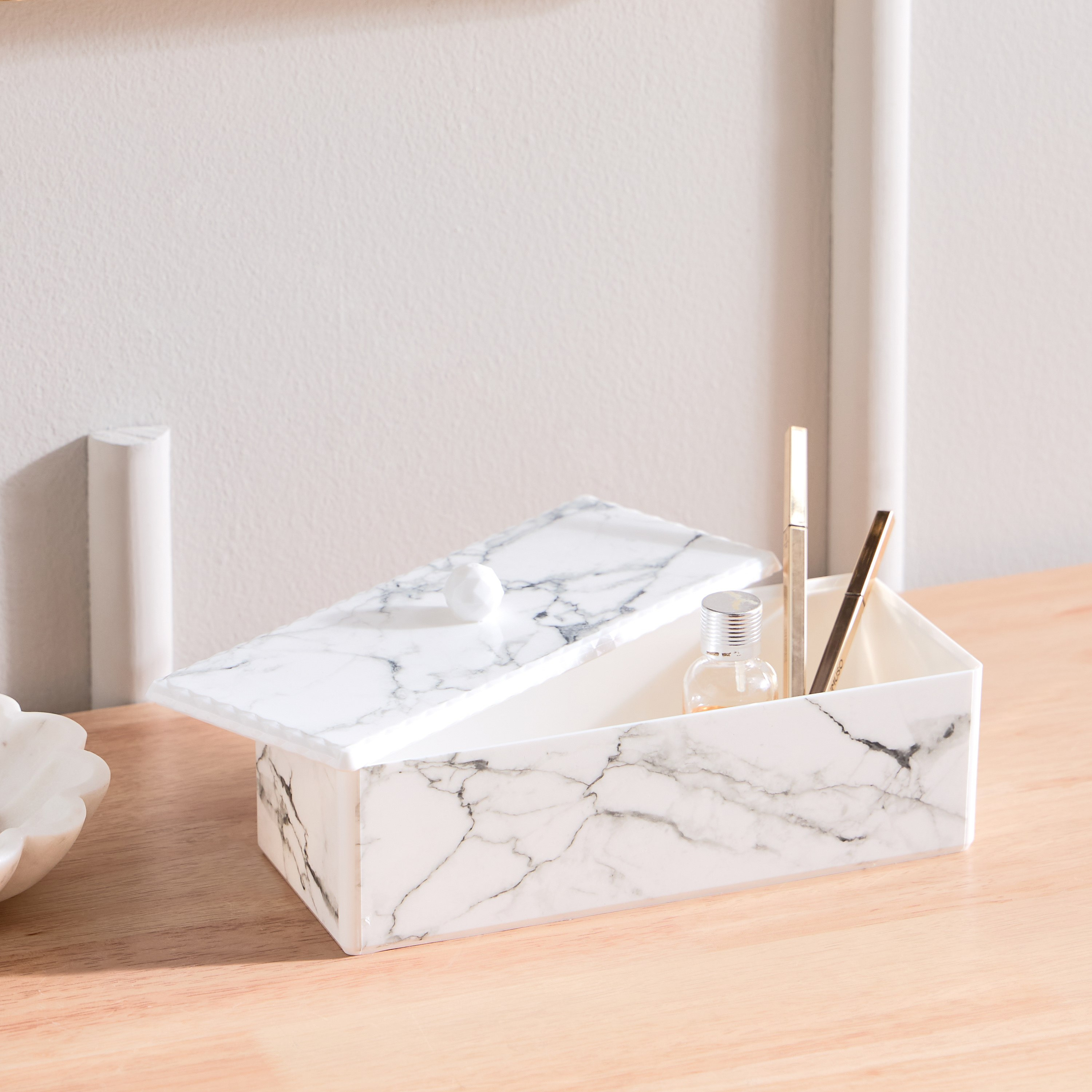صندوق مستحضرات تجميل رخامي - 23.3x9.5x9.3 سم-hbxbedroom-bedroomaccessories-jewelleryboxesandholders-image-1