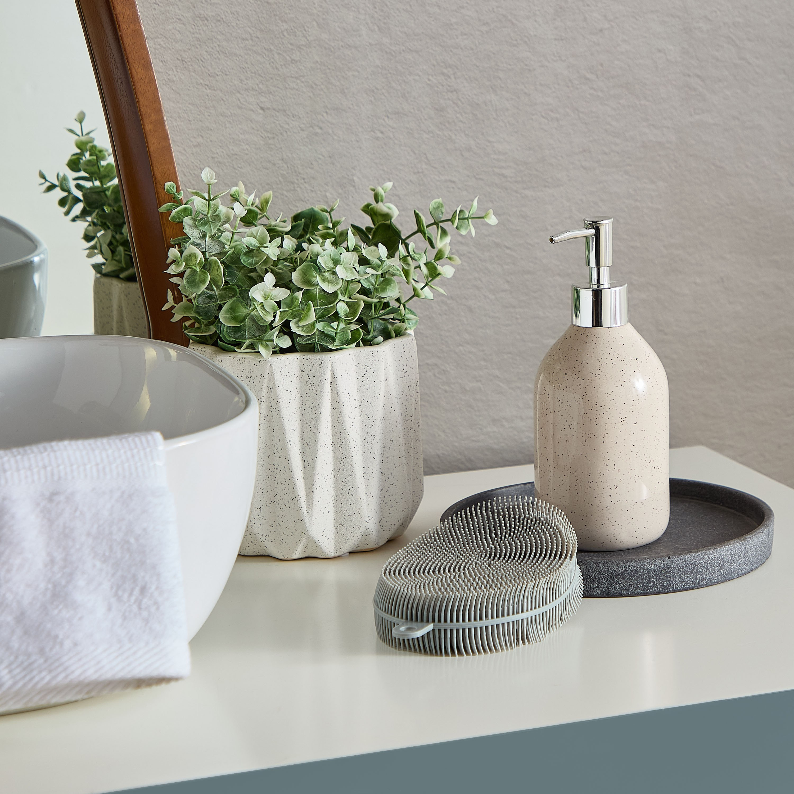 فرشاة سيليكون من ألينا - 13.3x10.2x3.3 سم-hbxbathroom-laundry-cleaningaccessories-image-3