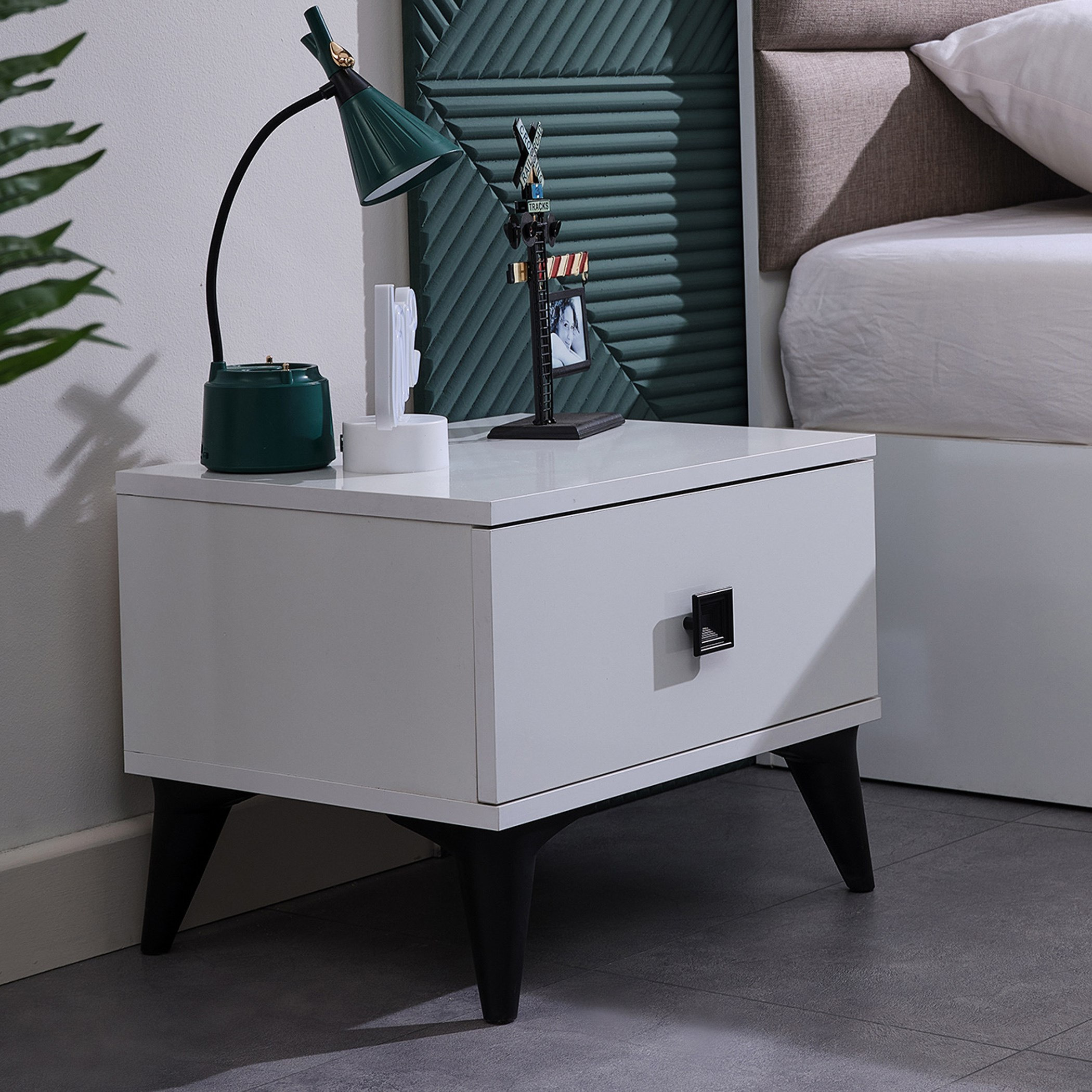 طاولة جانبية بدرج من ستار-PROMO_HB_UAE_HBX10_250526-image-2