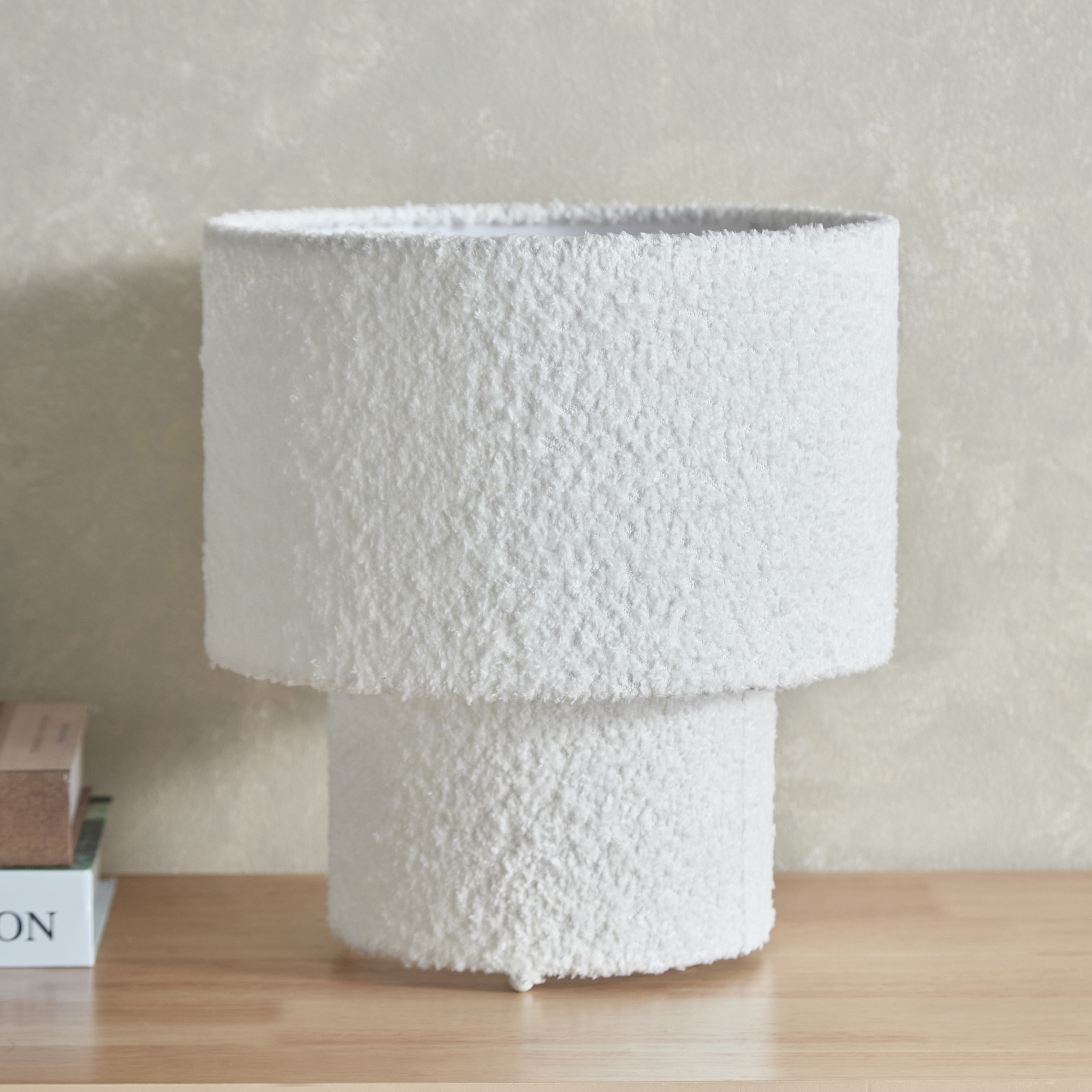 مصباح طاولة بقاعدة وغطاء صوف من أميلي - 31 سم-hbxbedroom-lighting-tablelamps-image-1