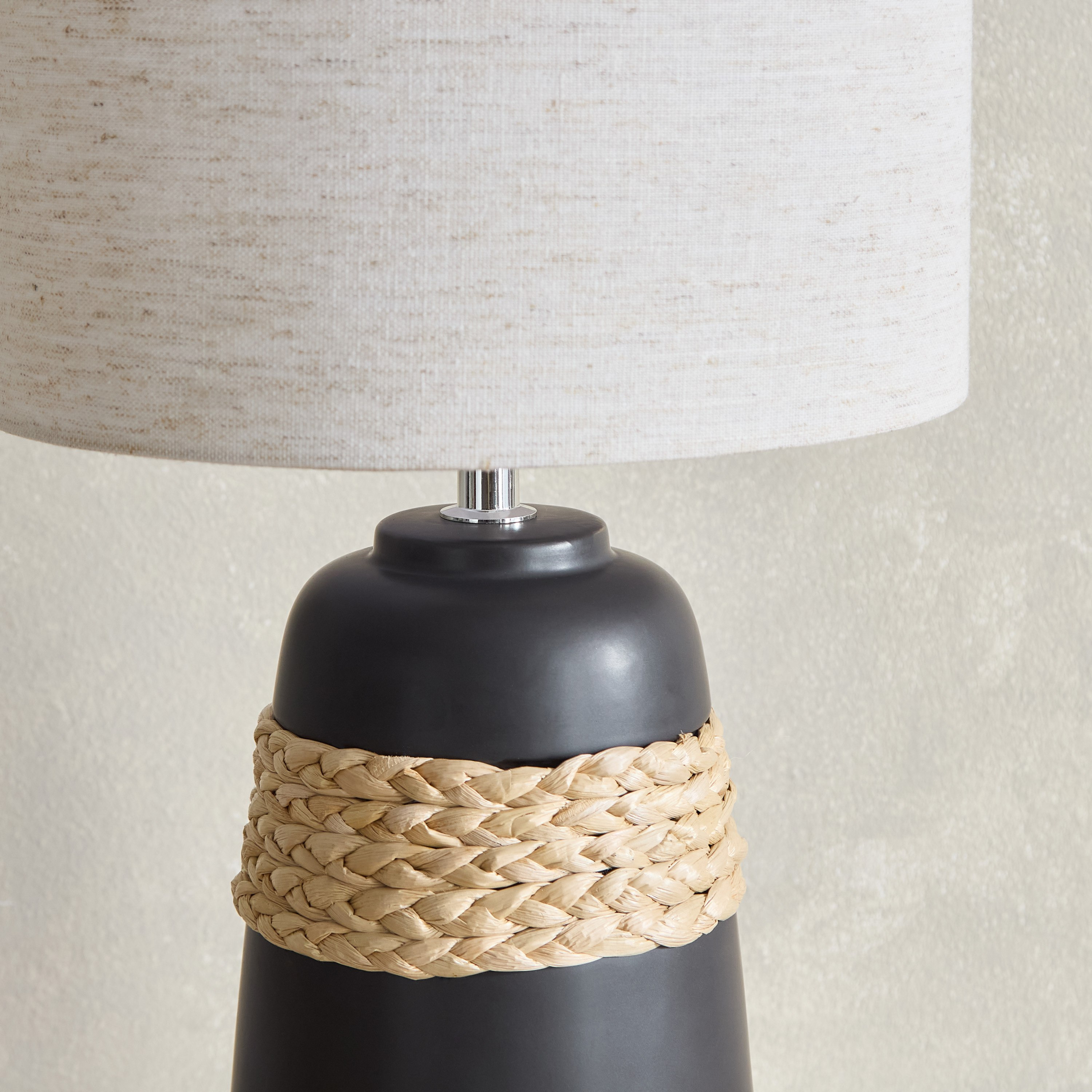 مصباح طاولة بقاعدة سيراميك وغطاء مصباح كتان من أميلي - 43 سم-hbxbedroom-lighting-tablelamps-image-3