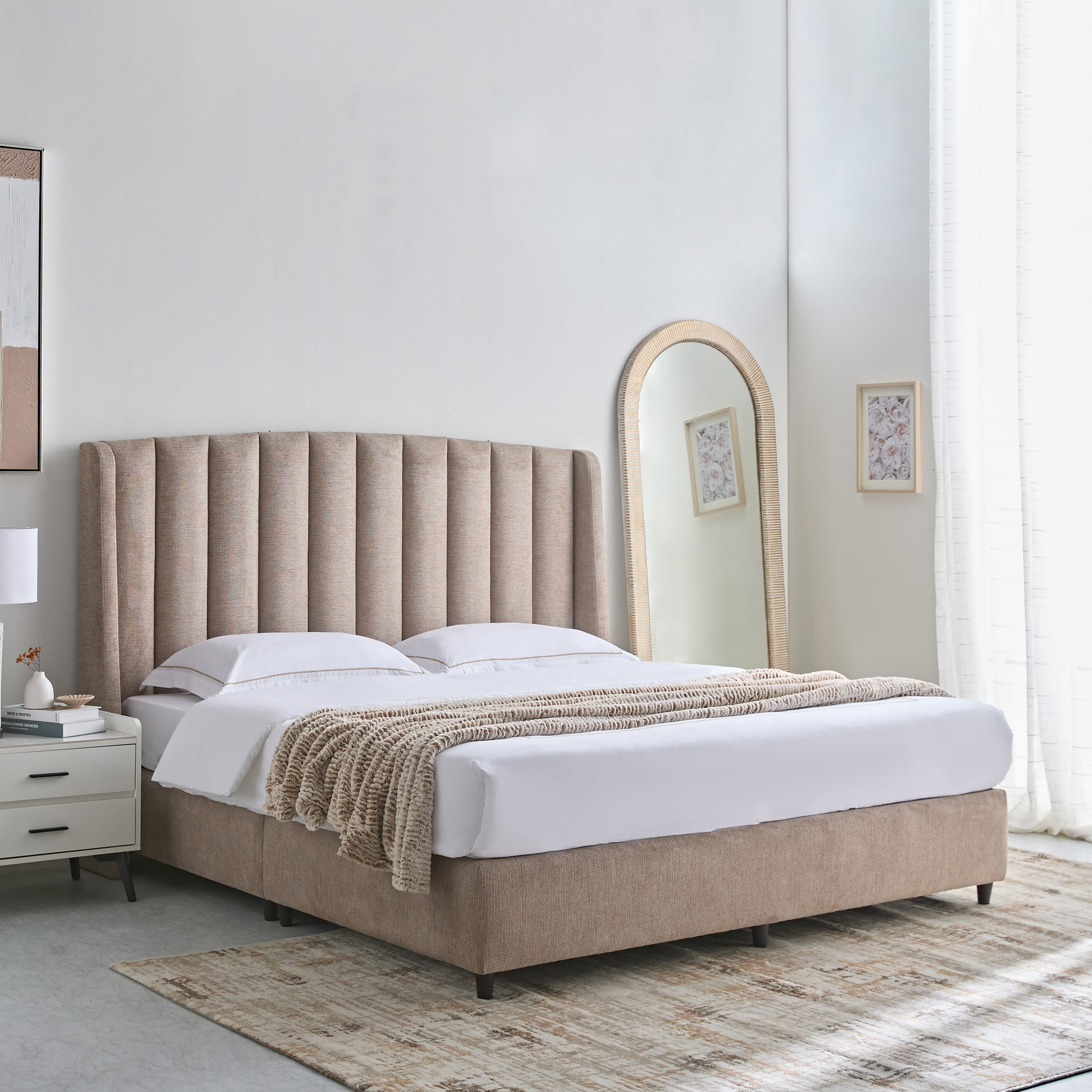 سرير كينج منجد من ماين لويس - 180x200 سم-hbxfurniture-bedsandbedsets-beds-king-image-1