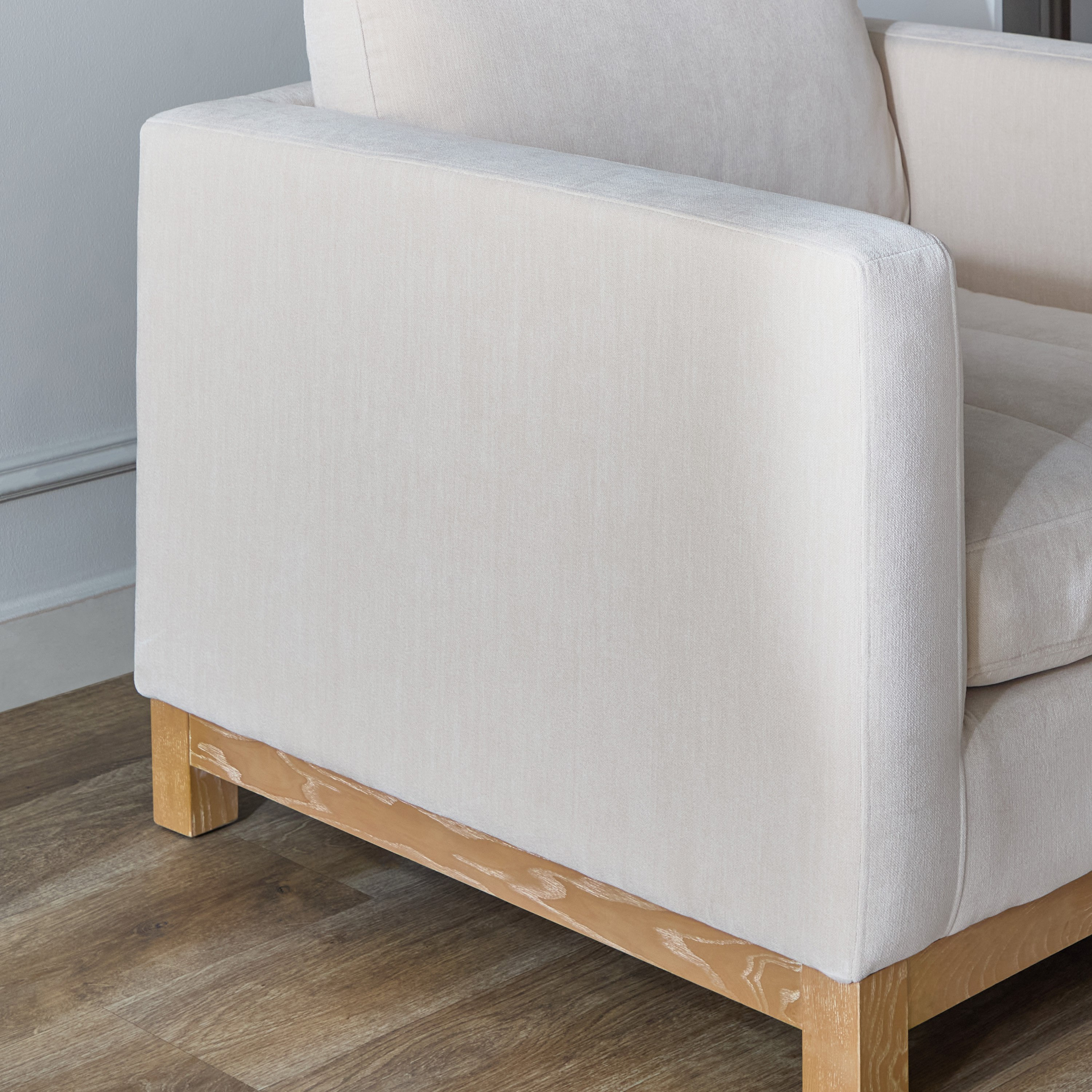 كنبة قماش بمساند ذراعين من براسيكا-hbxfurniture-sofasandarmchairs-armchairs-image-5