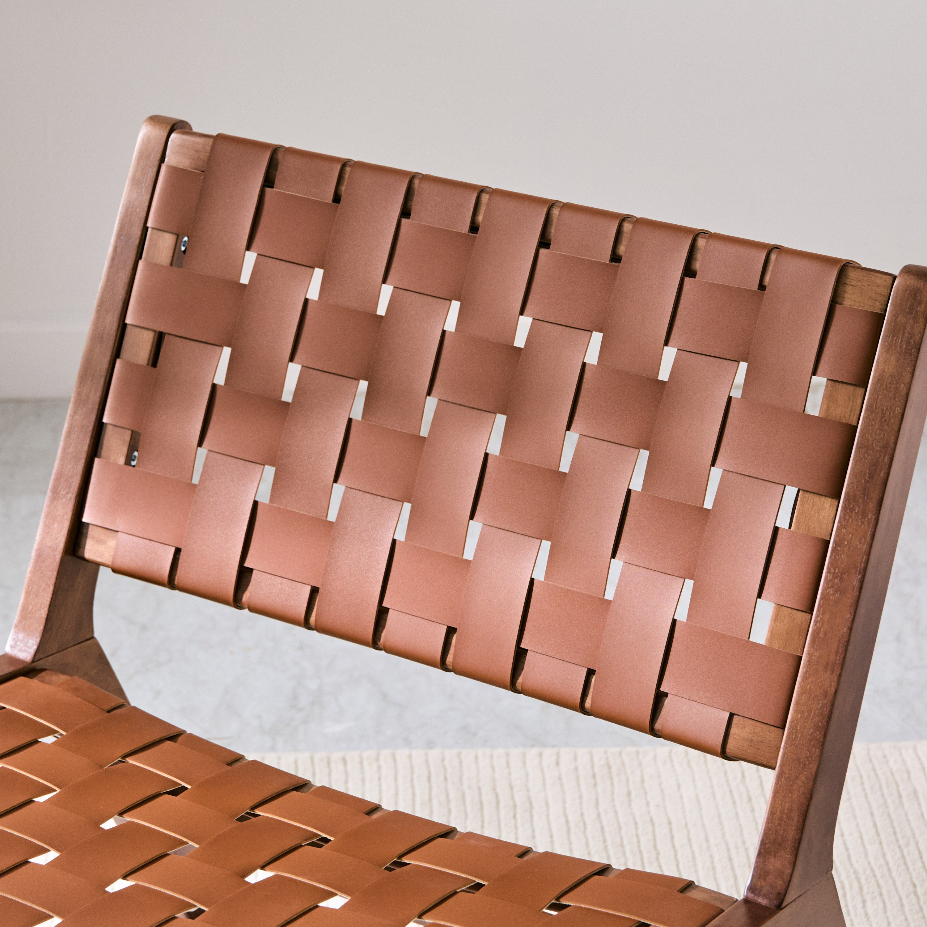 كرسي فردي بإطار من خشب الجوز من سافانا-hbxlivingroom-sofasandarmchairs-easychairs-image-5