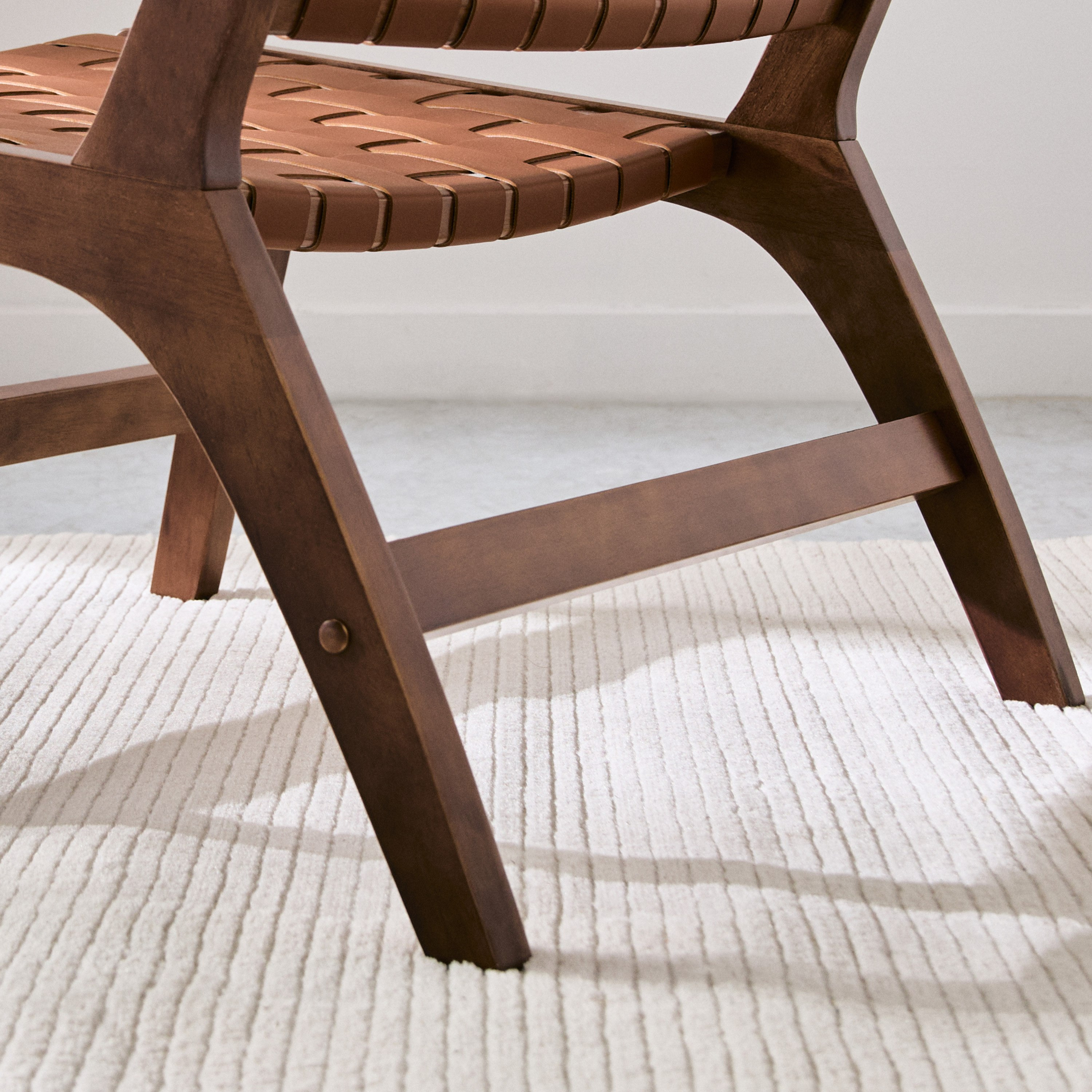 كرسي فردي بإطار من خشب الجوز من سافانا-hbxlivingroom-sofasandarmchairs-easychairs-image-6