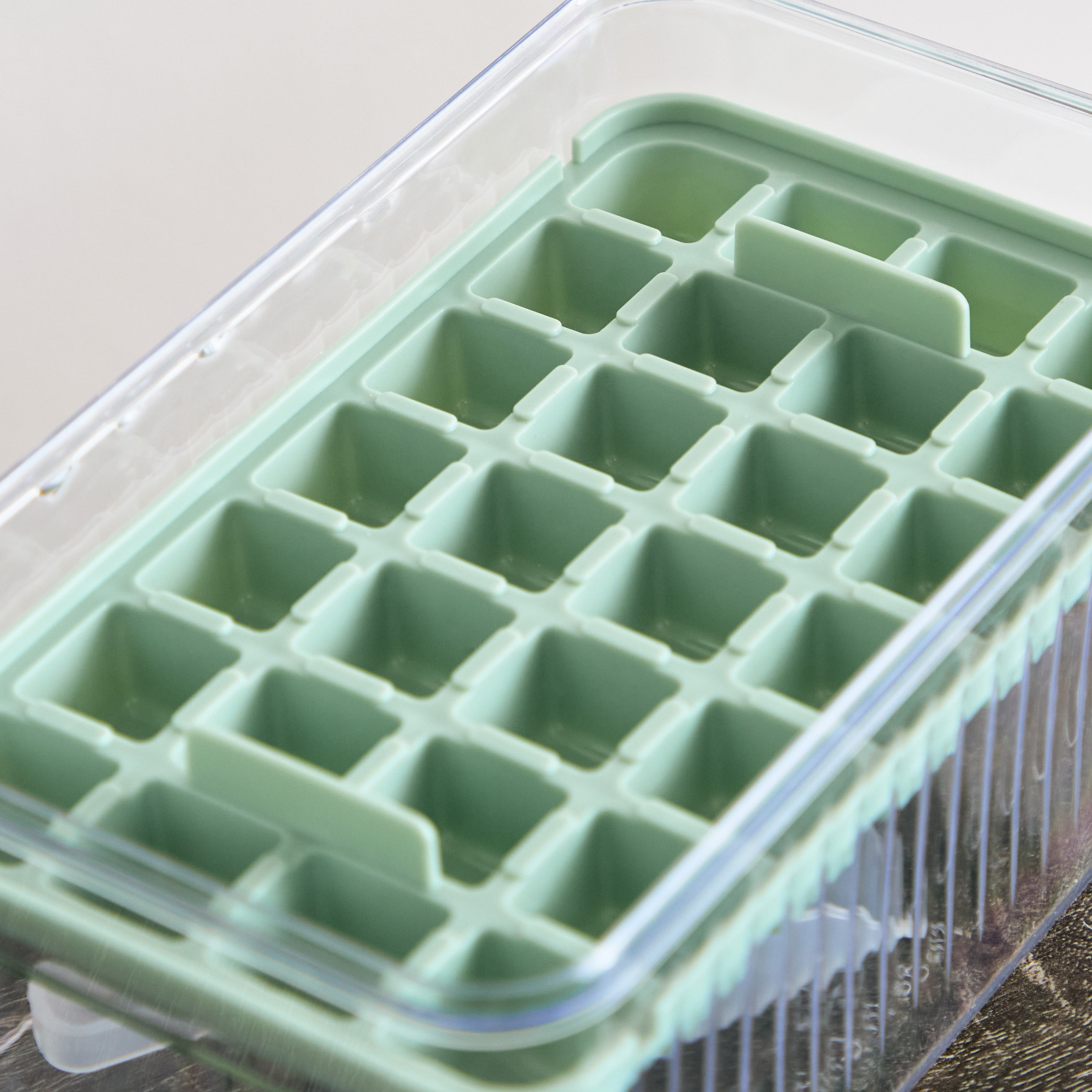 Icy 28-Compartment Store n Scoop Ice Cube Box-hbxhomeware-hbxkitchen-image-3