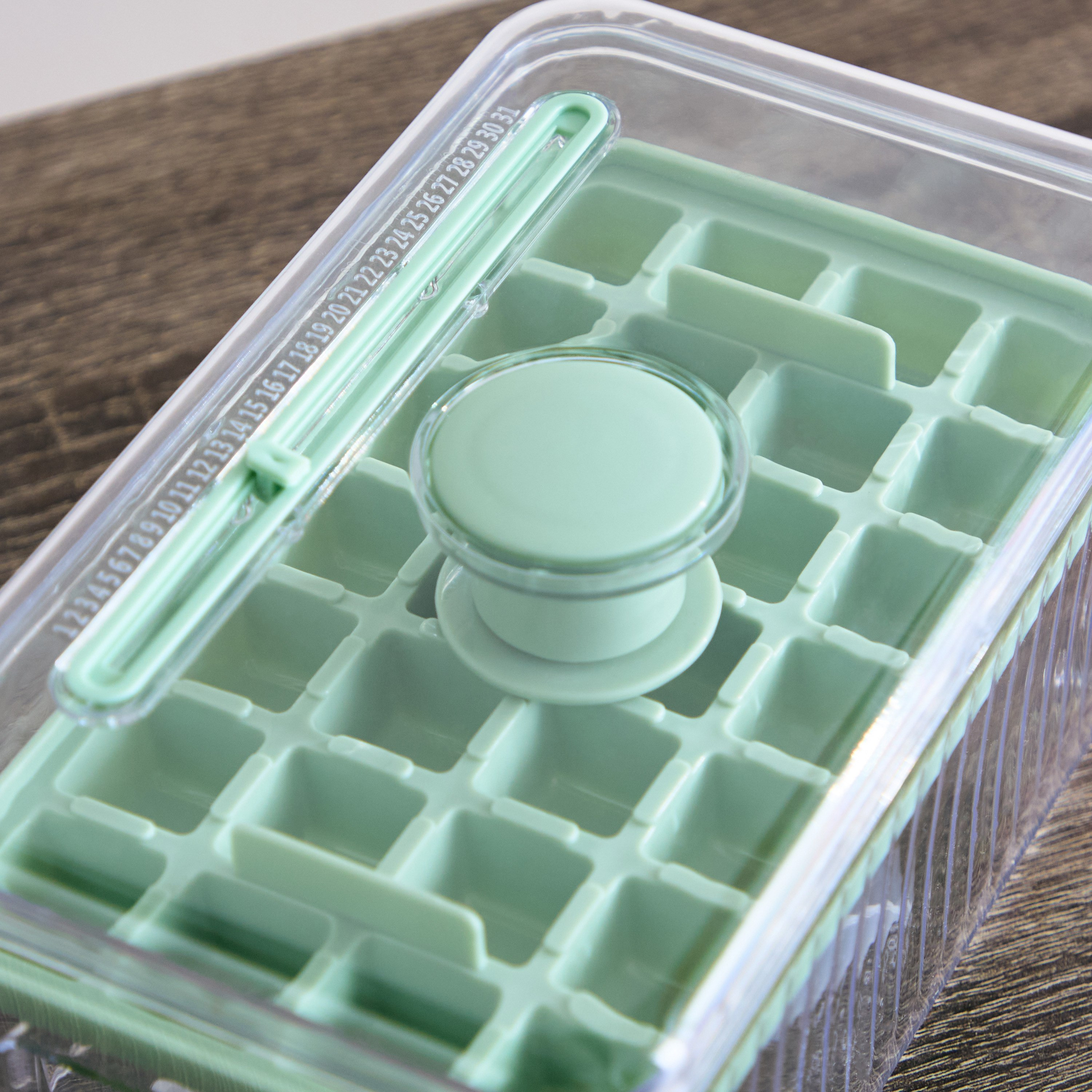 Icy 28-Compartment Store n Scoop Ice Cube Box-hbxhomeware-hbxkitchen-image-4