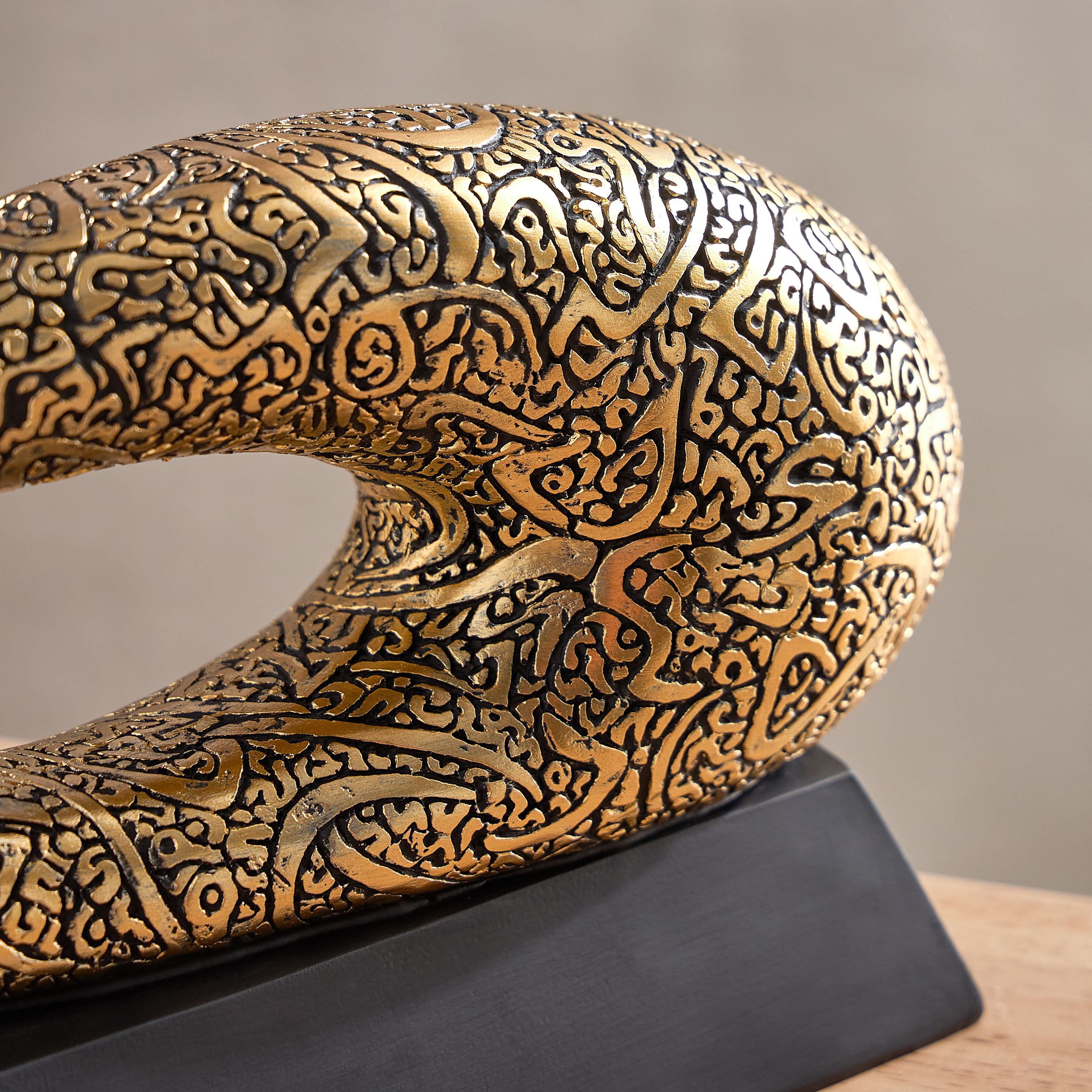 قطعة ديكور بوليريسين متحف الشرق الأوسط من كالي - 25x10x15.5 سم-hbxhomeware-homedecor-figurinesandornaments-image-3